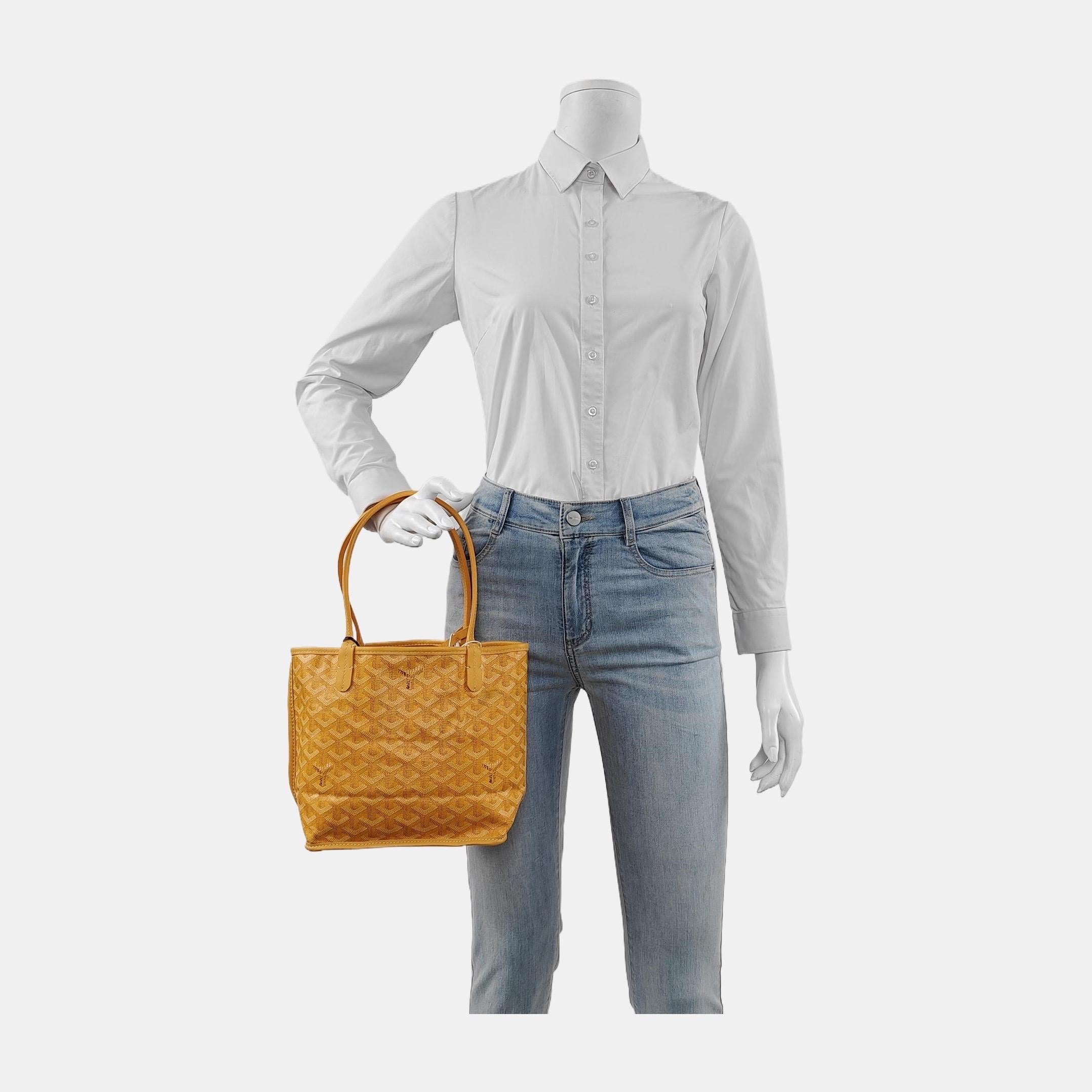 This Goyard Anjou Tote mini is an iconic piece of French craftsmanship. The tote is reversible, lined with luxuriously soft lambskin leather. Elevate your everyday style with this timeless accessory.

CONDITION: EXCELLENT

Light rubbing on the