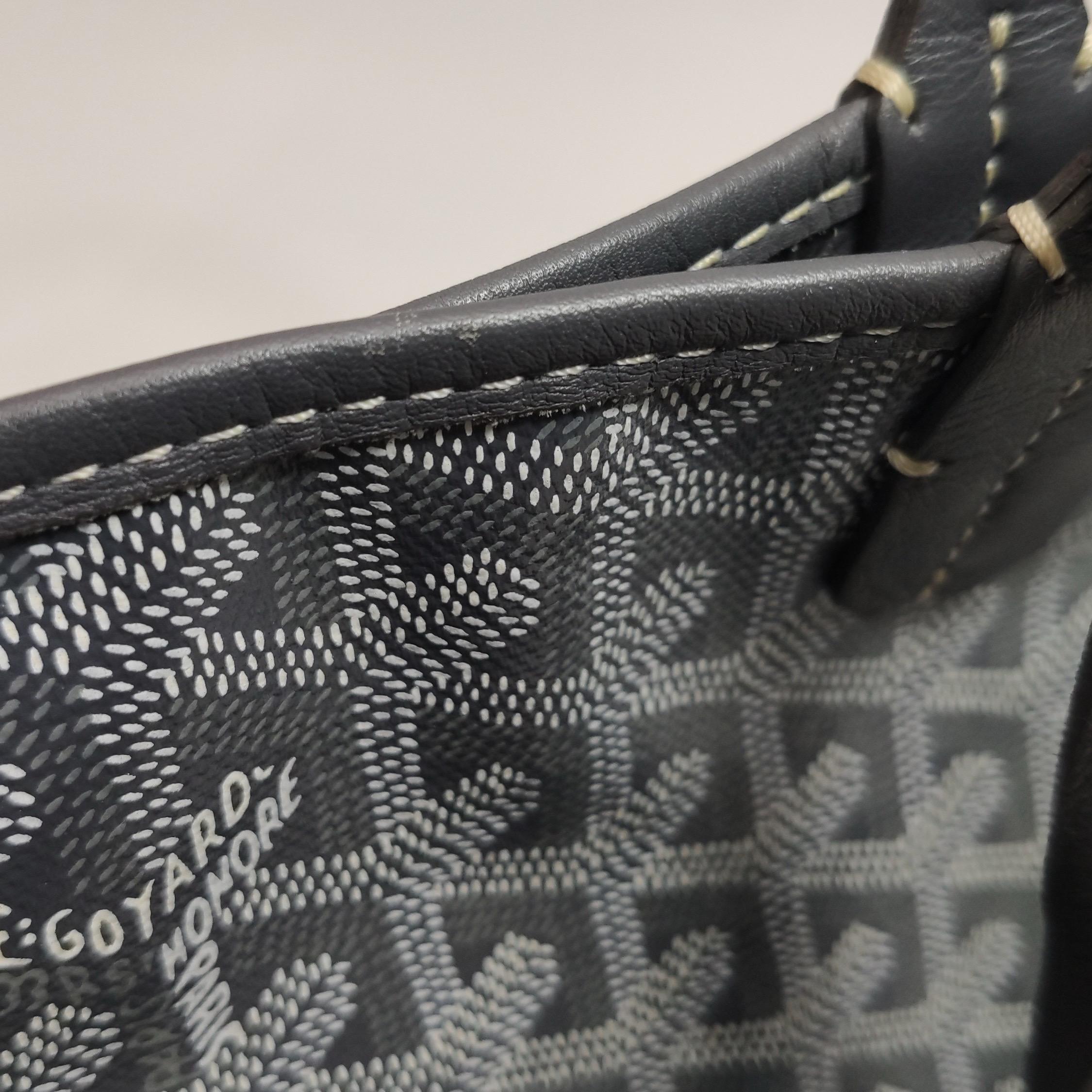 Goyard Anjou PM Medium Tote Gris Forro de piel reversible en venta 7