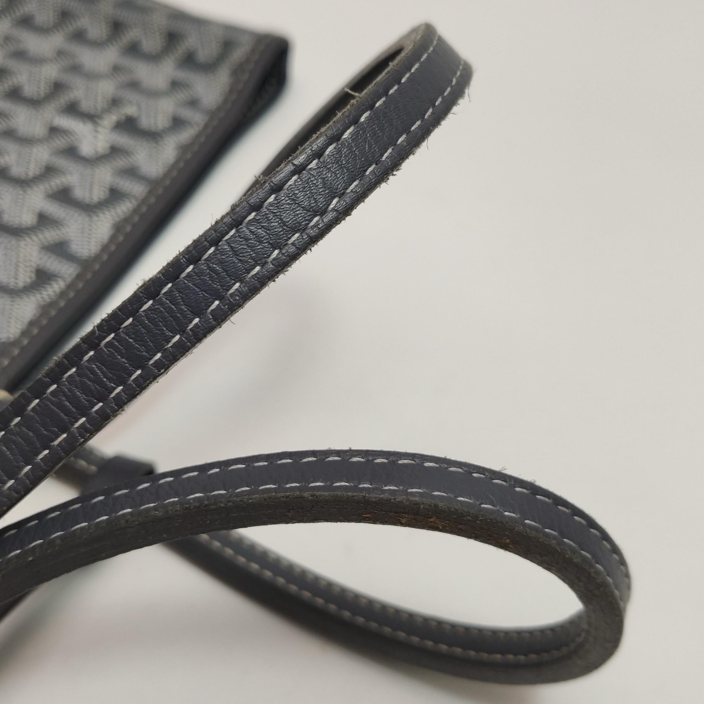 Goyard Anjou PM Medium Tote Gris Forro de piel reversible en venta 9