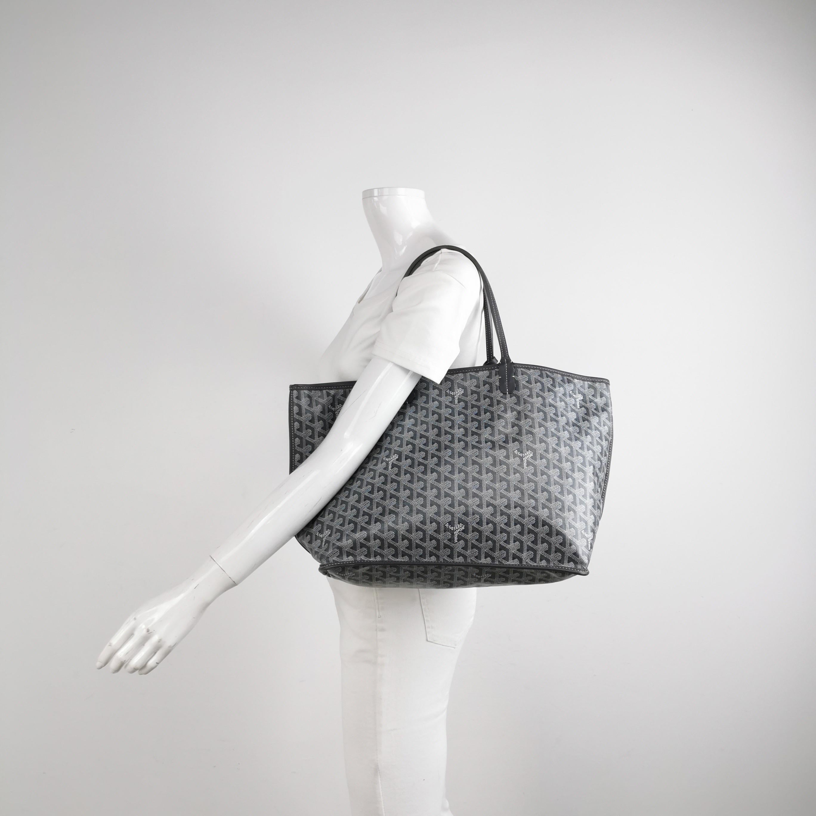 Goyard Anjou PM Medium Tote Gris Forro de piel reversible Negro en venta