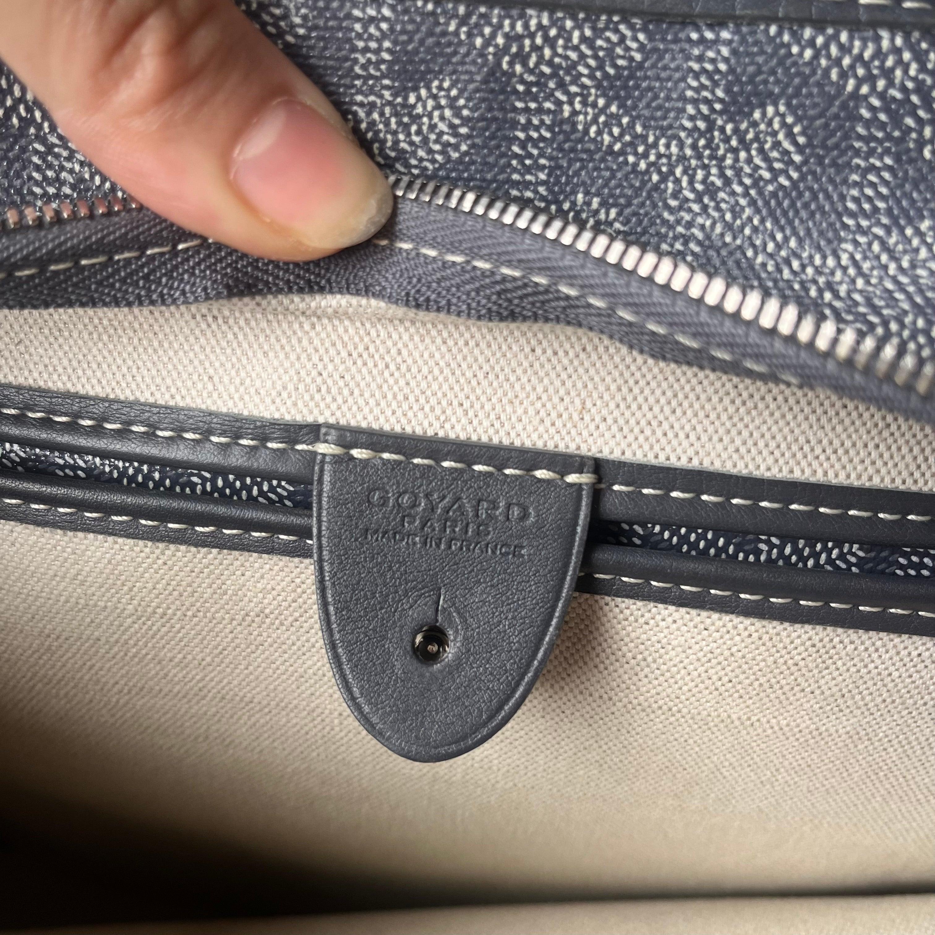 Goyard Artois PM Small/Medium Grey Tote with Leather Corners and Zip Opening For Sale 11