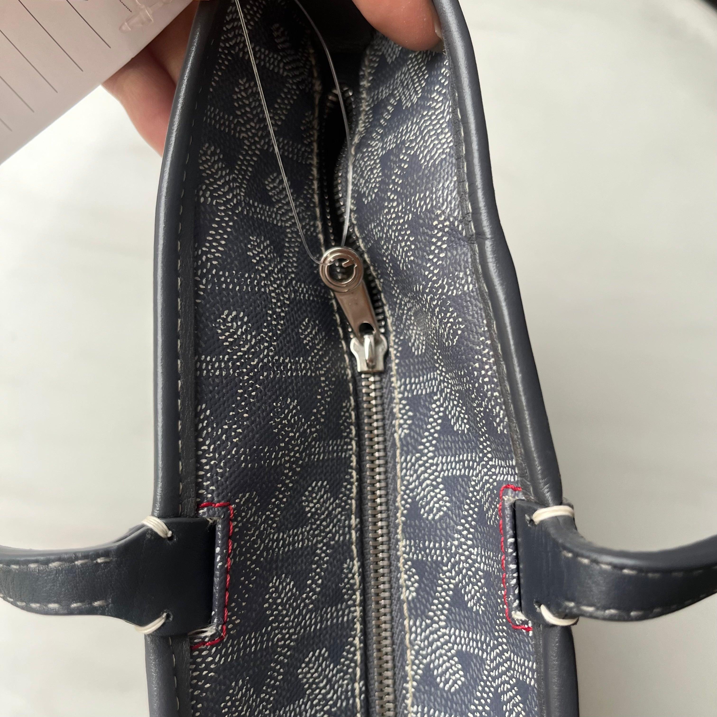 Goyard Artois PM Small/Medium Grey Tote with Leather Corners and Zip Opening For Sale 14