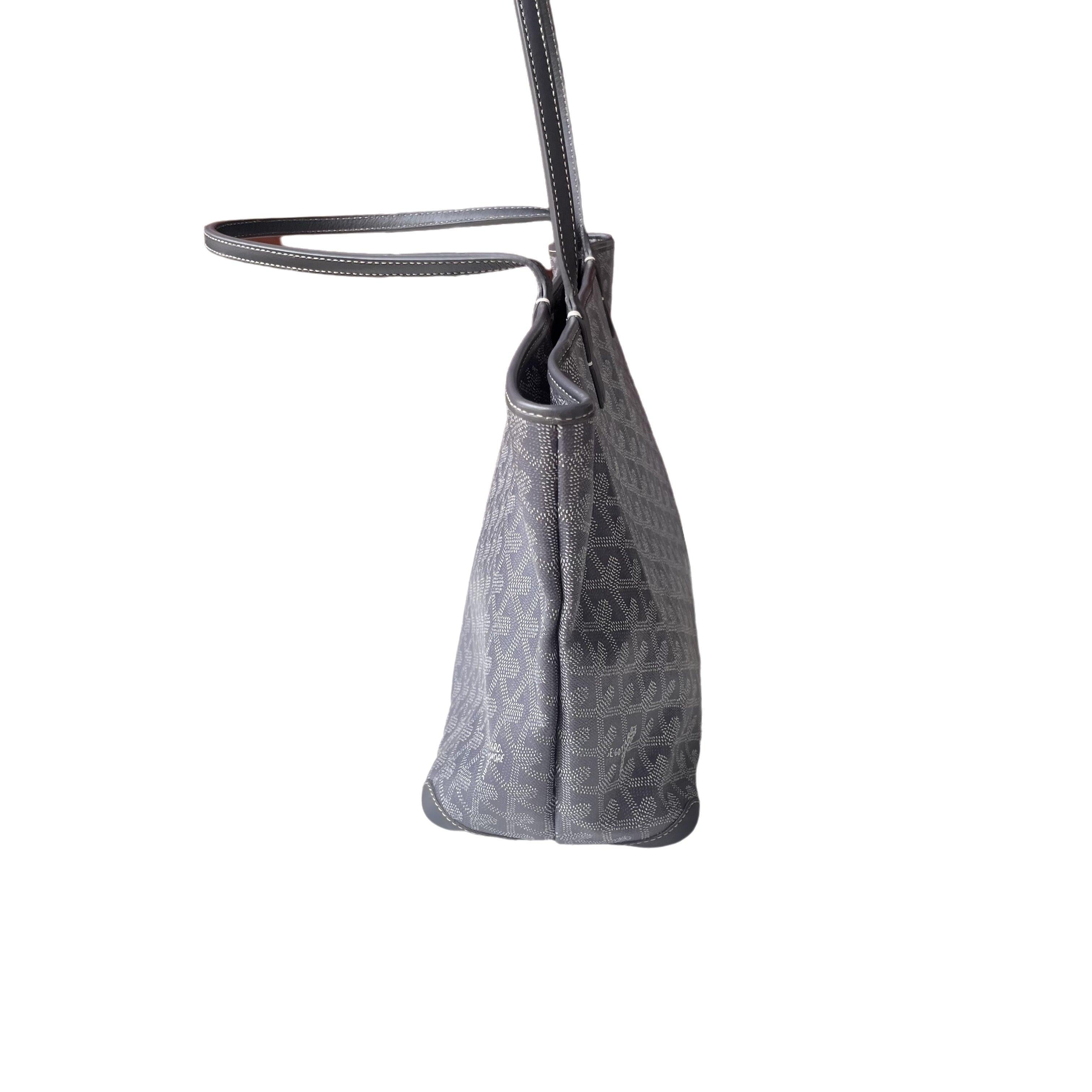 Gray Goyard Artois PM Small/Medium Grey Tote with Leather Corners and Zip Opening For Sale