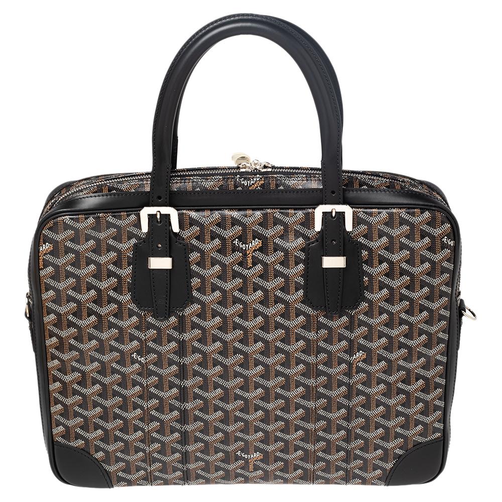 Goyard, the house of luxury and high-quality craftsmanship, is recognized for its impeccable travel pieces that every fashionista craves to possess. Masterfully crafted from Goyardine-coated canvas, this Ambassade briefcase features leather trims