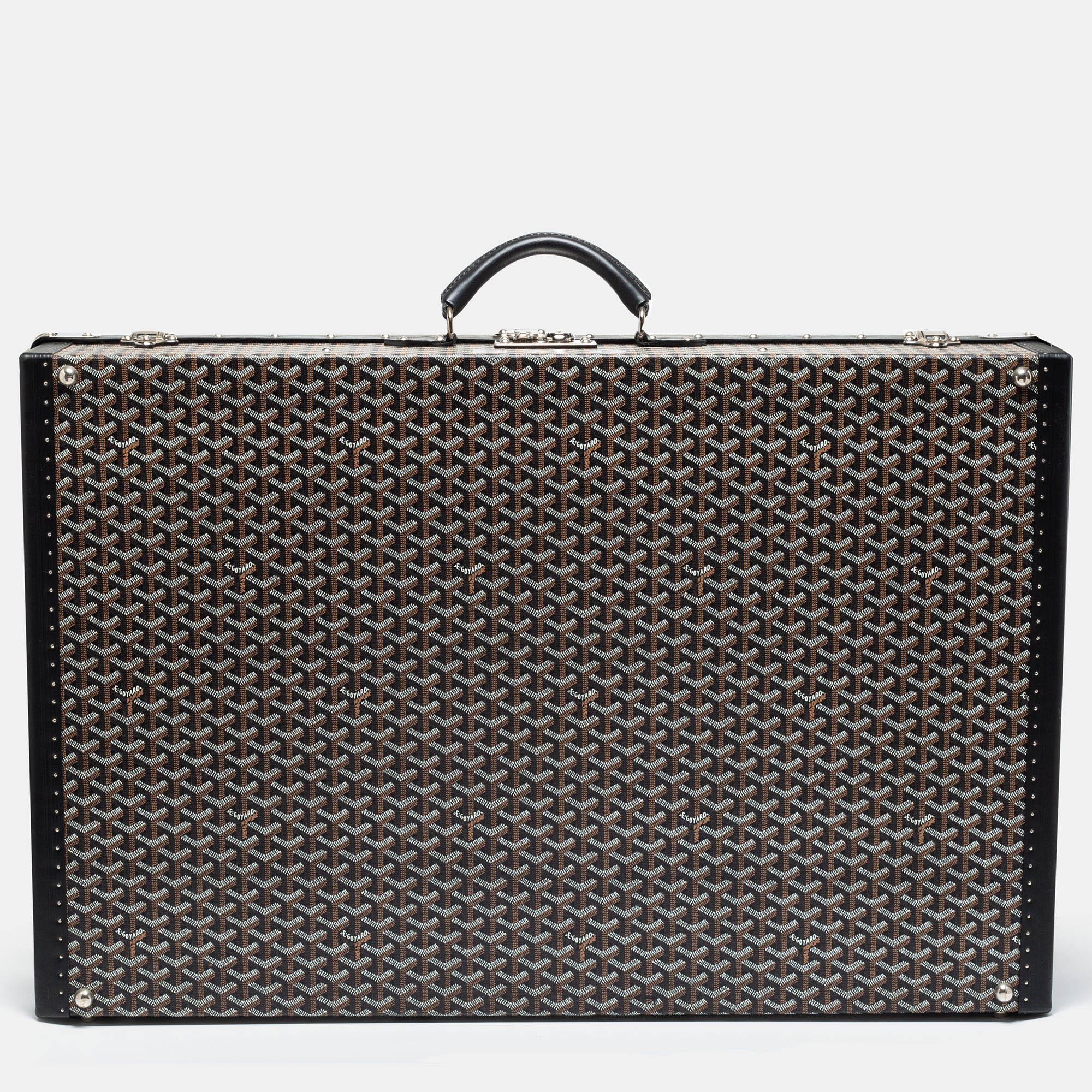 Goyard dives into its rich history of trunk-making to find the inspiration for the Hotel 80 trunk case. It has a rather slim, briefcase-style design to give you company while traveling. This Hotel 80 is constructed using Goyardine canvas and added