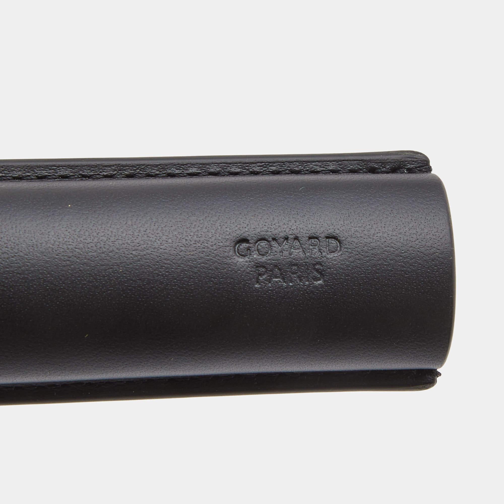 This Churchill cigarette case from the house of Goyard is crafted from the signature Goyardine-coated canvas and designed in a long, round shape, like a cigar. Elegant and charming, the case can safely hold your cigarettes and can be easily carried