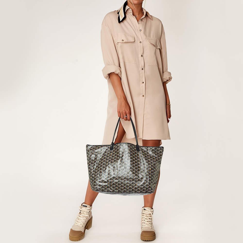 A charming creation by Goyard this Saint Louis tote is the result of impeccable construction and artistic design. It is created from the signature Goyardine coated canvas and leather into a versatile silhouette. With a perfect combination of