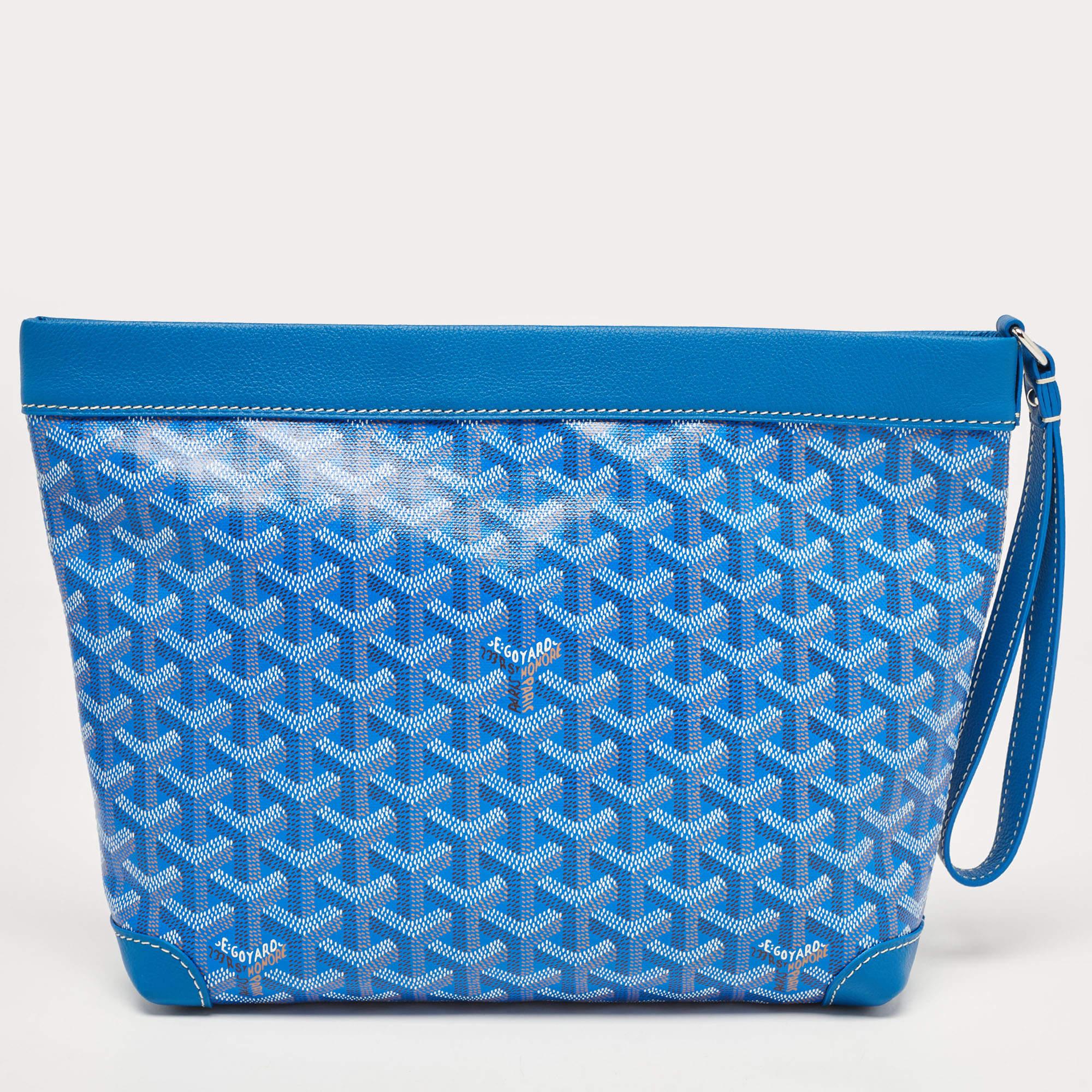 Easy to hold and perfect for housing your phone, keys, and cardholder, this Goyard pouch is a must-have. It is made of Goyardine-coated canvas & leather and finished with a wristlet.

