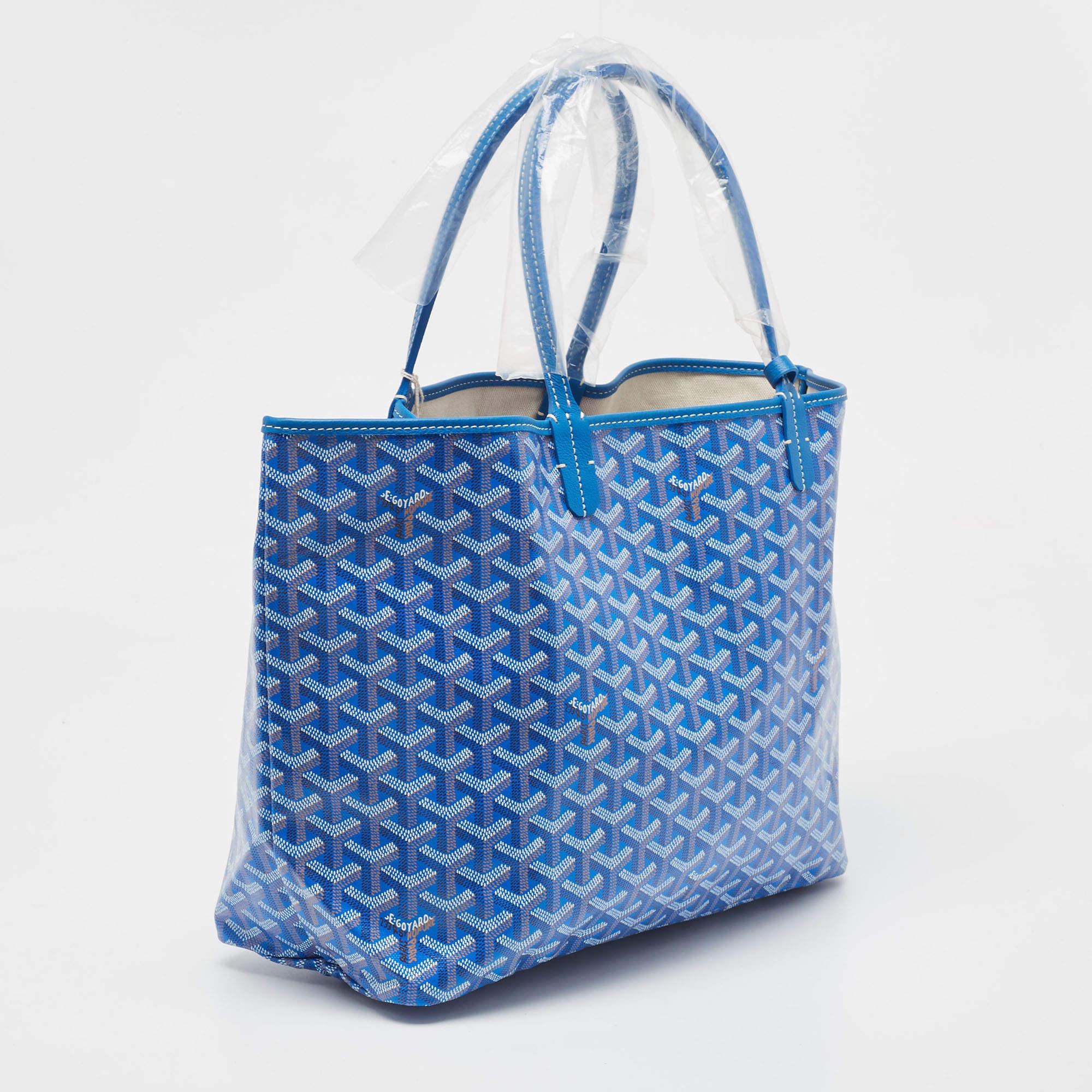 Carry everything you need in style thanks to this Goyard tote. Crafted from the best materials, this is an accessory that promises enduring style and usage.

