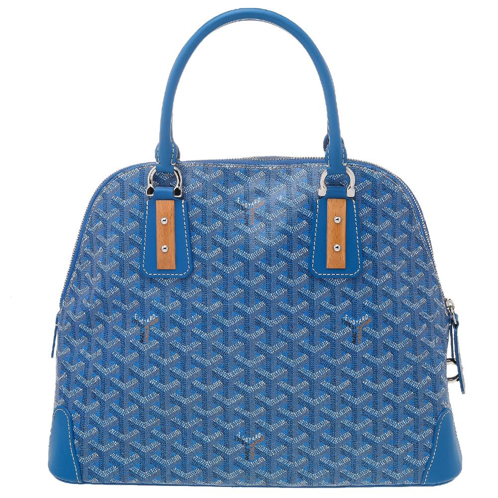 We are showering our love on this Goyard Vendôme bag as it is stylish and gorgeous. The bag is marked by qualities such as refined craftsmanship and first-rate classic style. It is crafted from their Goyardine coated canvas and features leather