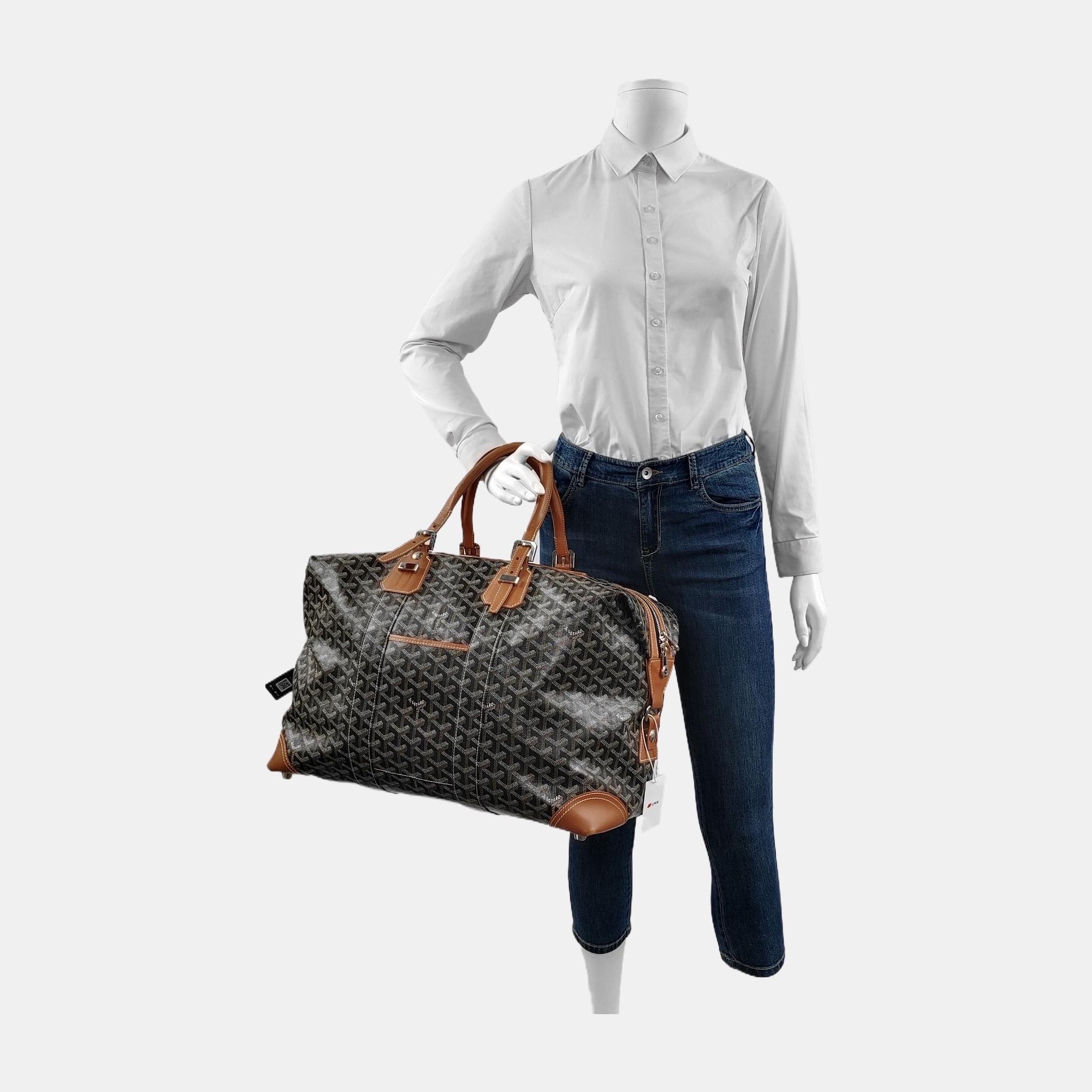 This Goyard Boeing 45 Travel bag is a great Louis Vuitton Keepall alternative. Crafted from the iconic Goyardine canvas, paired with brown leather and silver hardware, this is the perfect accessory to travel in style. 

Condition: EXCELLENT
