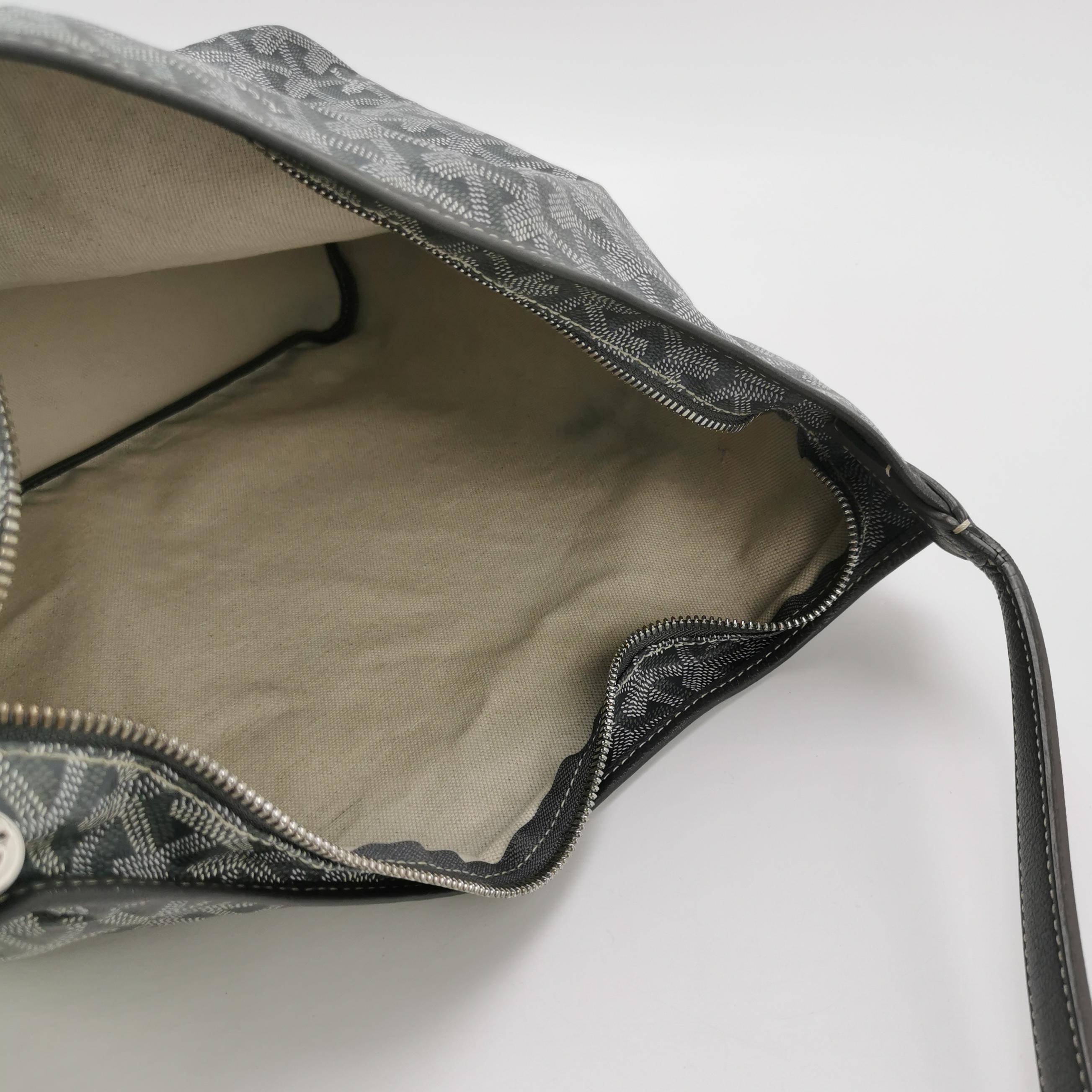 Goyard Boheme Hobo Shoulder Bag Grey 2023 in vendita 1