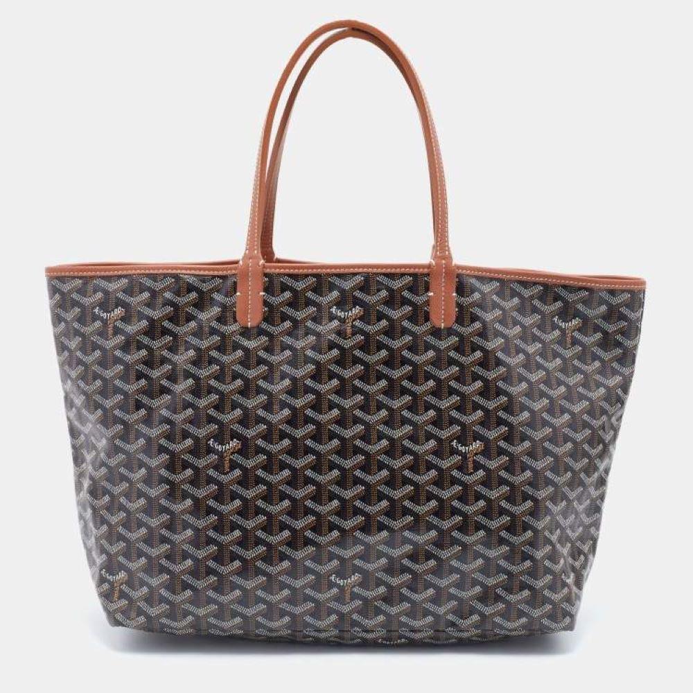 A charming creation by Goyard, this Saint Louis tote is the result of impeccable construction and artistic design. It is created from the signature Goyardine-coated canvas and leather and is impressive with its contemporary silhouette. With a