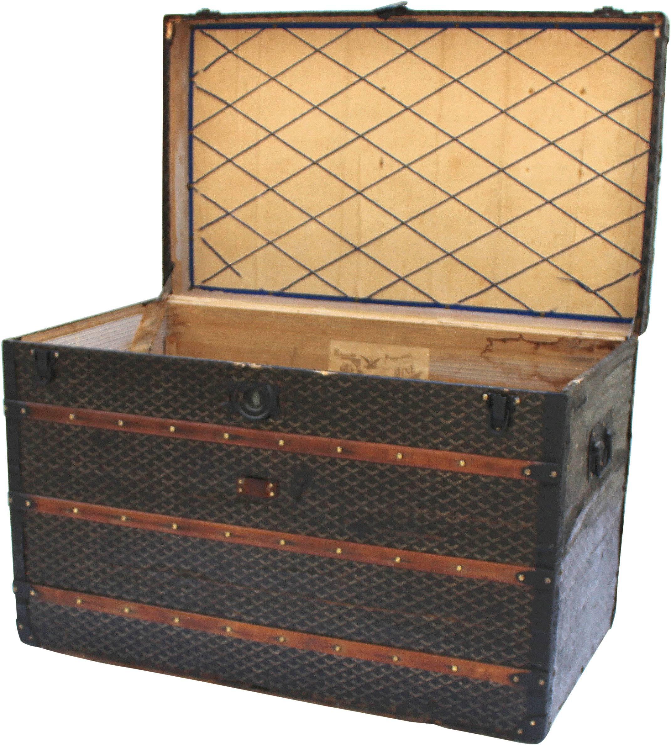 American Colonial Goyard Courier Trunk, circa 1930s For Sale