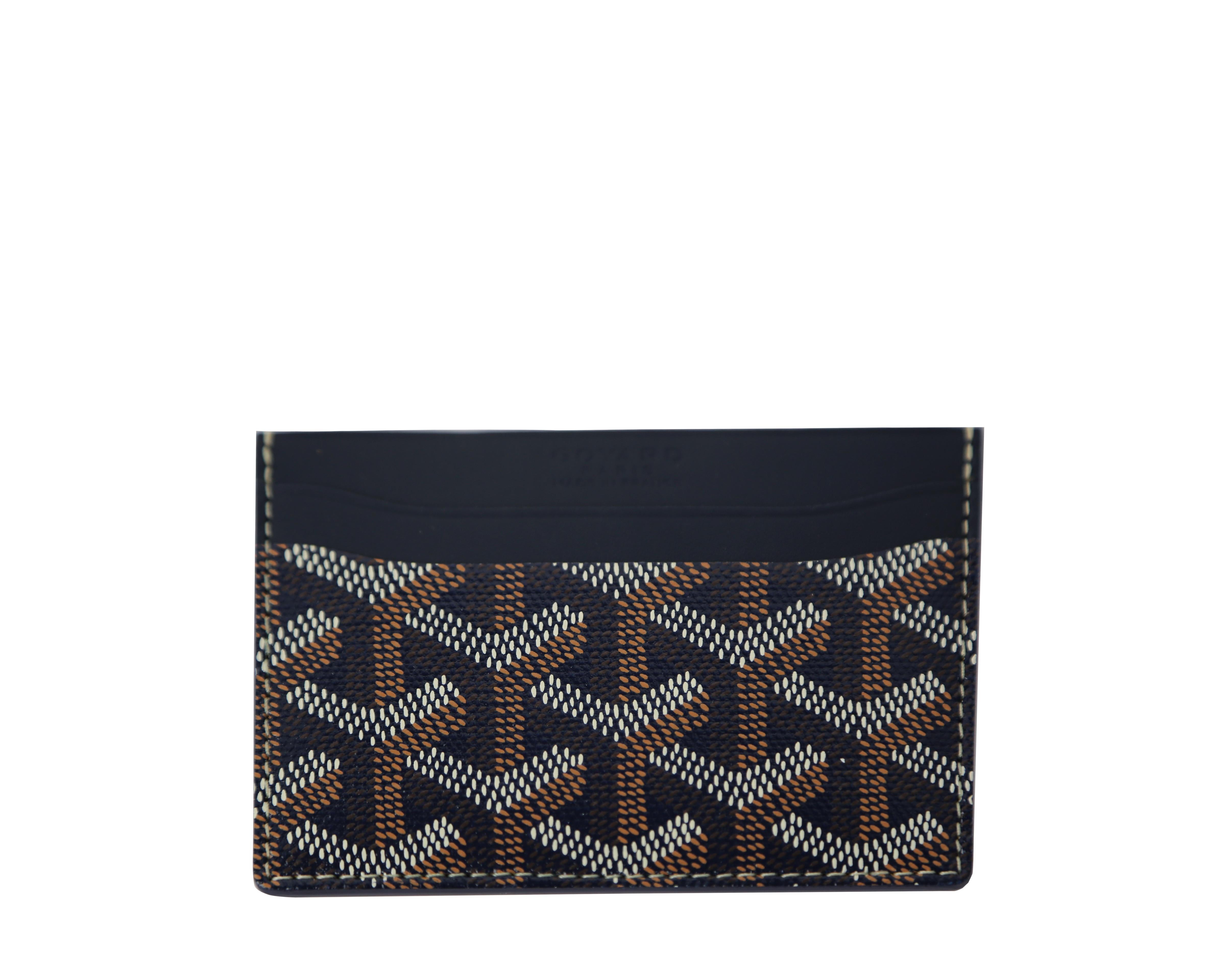 Crafted from canvas and leather, this customised Scrooge McDuck Saint Suplice wallet features Goyard's signature monogram print. Perfect for organising cards, it has 4 card pockets and a central pocket with a yellow interior. And a hand-painted