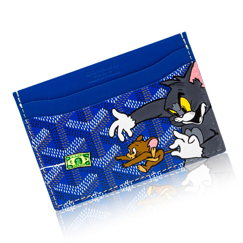 Crafted from Goyardine Canvas, a coloured textile made from cotton, linen and hemp, this blue monogram Slot card Wallet from Goyard is adorned with an all-over cartoon print, especially hand-painted as a part of Rewind Vintage's Emotional Baggage