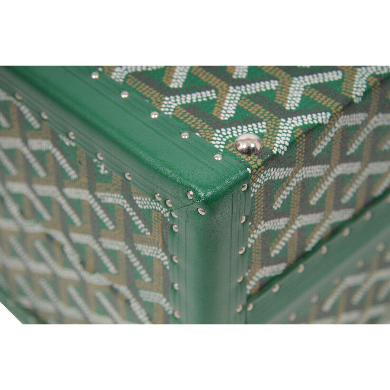 Goyard Ecuelle De Voyage Green Hard Sided Display Travel Trunk Case Dog Pet Bowl (écuelle de voyage verte) en vente 2