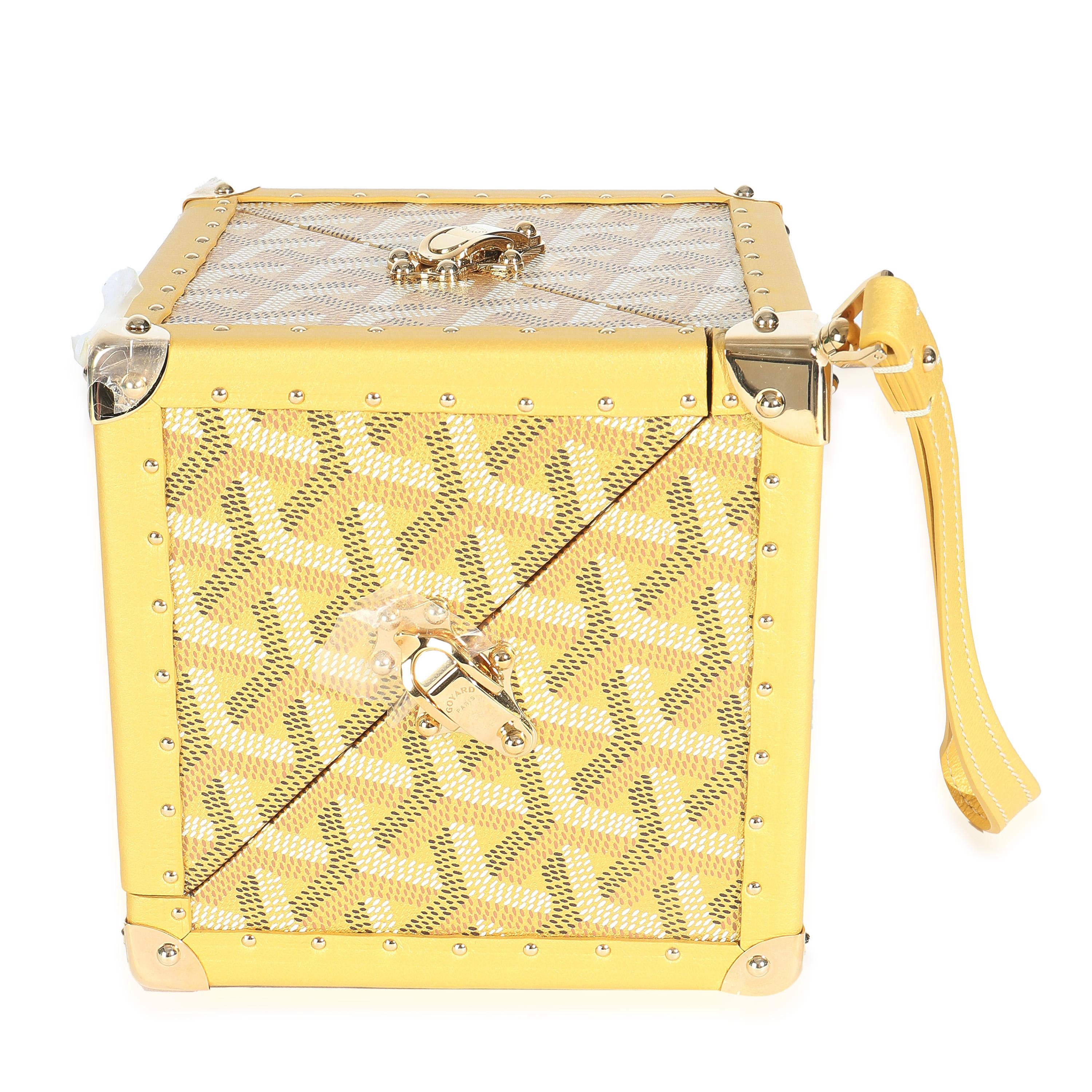 Titre de la liste : Goyard Gold Goyardine Canvas De Trunk Bag
SKU : Z148536
Condit : Usagé 
État du sac à main : Etat impeccable
Commentaires sur l'état : L'article ne présente aucun signe d'usure. Vente finale.
Marque : Goyard
Modèle : De Trunk