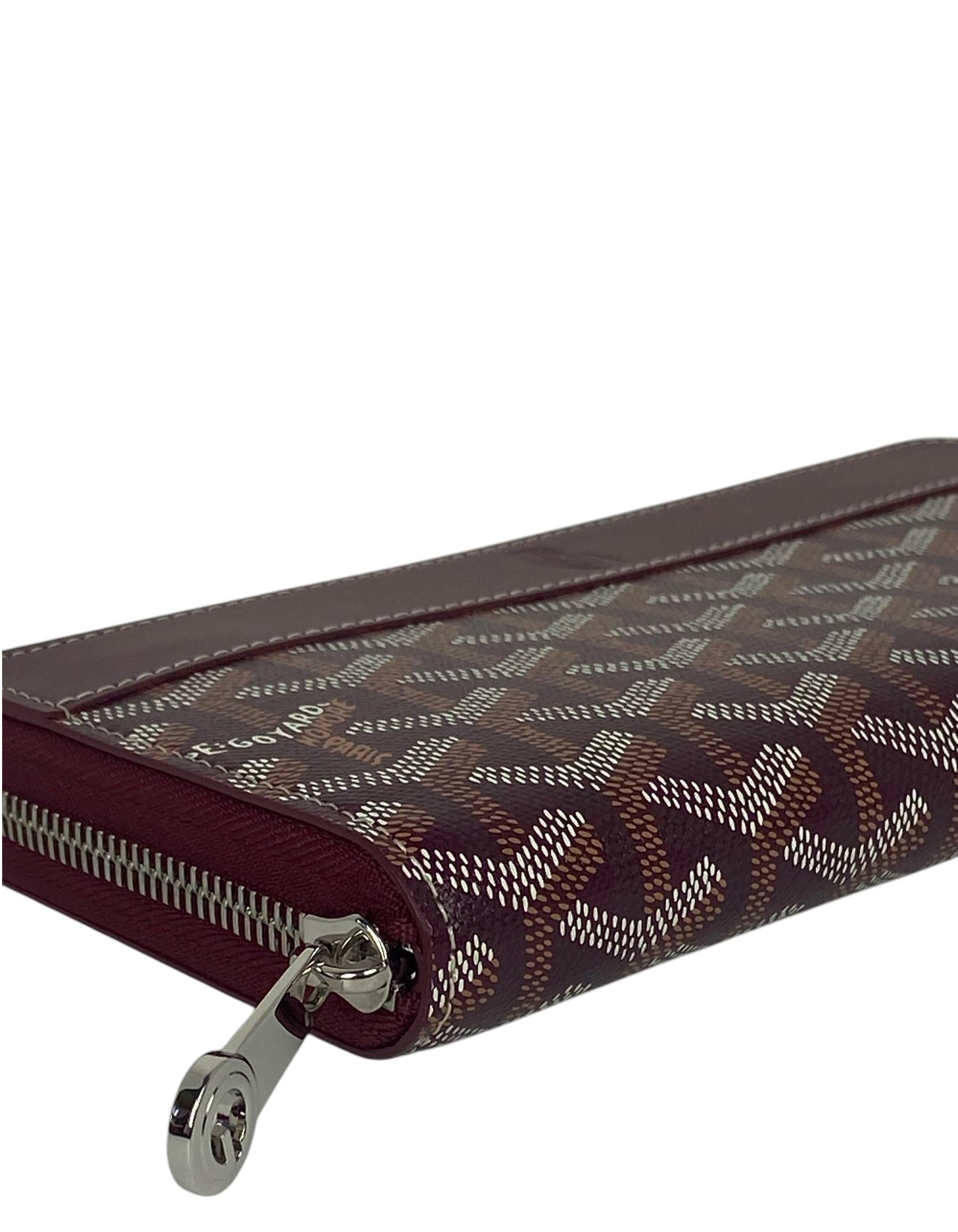 Goyard Goyardine Burgundy Matignon GM Wallet In Excellent Condition For Sale In New York, NY