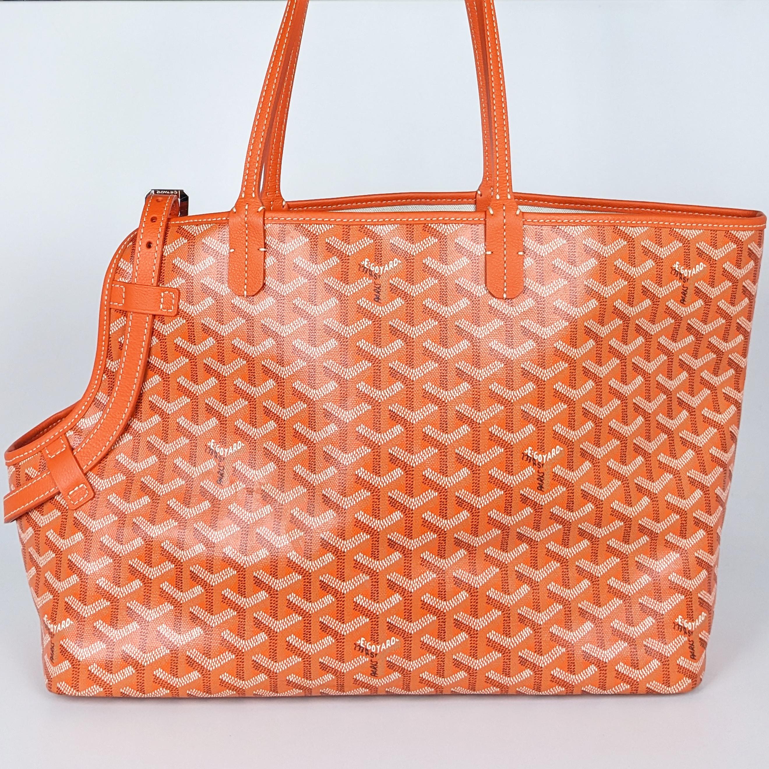 Condition: This authentic Goyard pet tote is in great pre-loved condition. There is light staining on the interior and minor wear to glazing.

Includes: Removable base liner

Features: Thin leather top handles and leather trim around the opening of