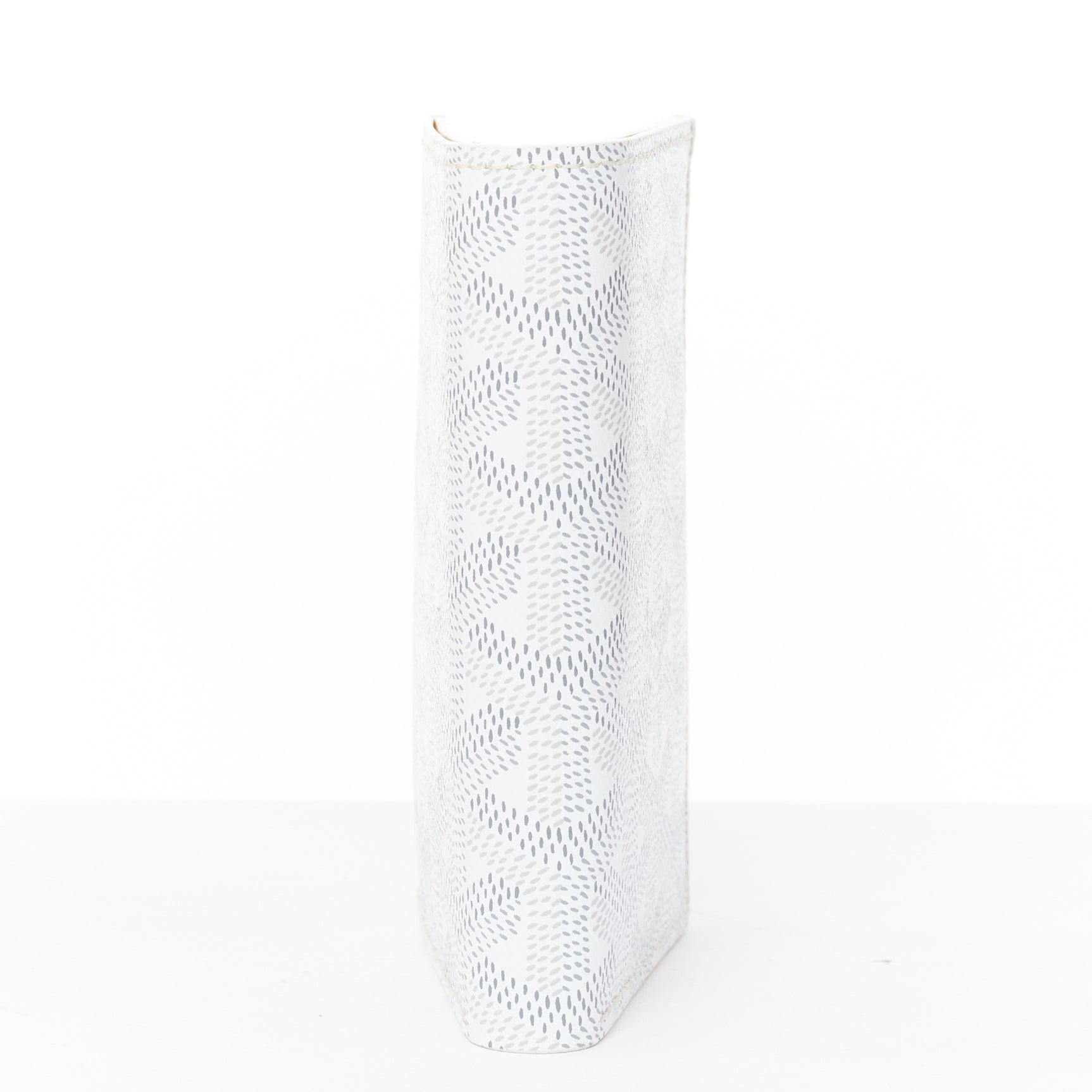 Goyard Portafoglio Saint-Pierre 2 grigio bianco Monogram In condizioni buone in vendita a Hong Kong, NT