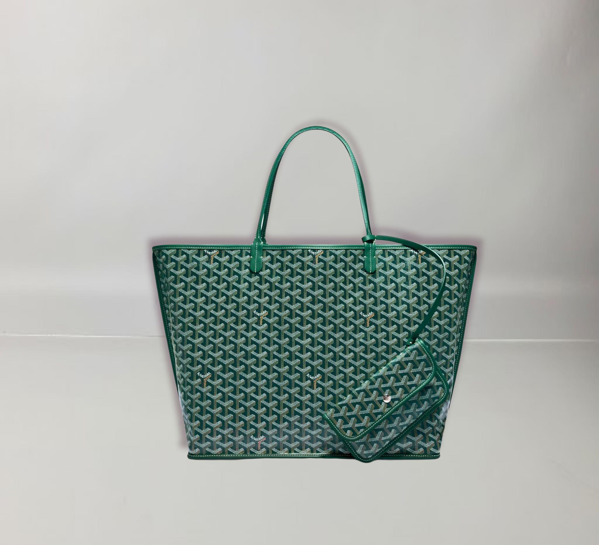 Goyard's Bag dont have cardboard box, it will  be ship with dust bag and authenticity card
The Anjou GM bag is a nod to our emblematic Saint Louis bag but in a leather version lined with Goyardine. Reversible, it has two different styles and looks.