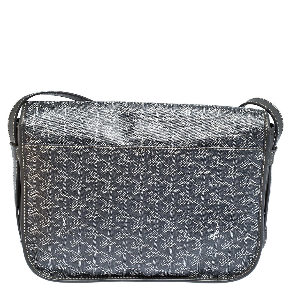 Carry this stylish Goyard Belvedere saddle bag to the Sunday brunch and look uber cool! Crafted in coated canvas and leather, the bag features the iconic chevron print with an adjustable leather strap and silver-tone hardware. Lined in leather and