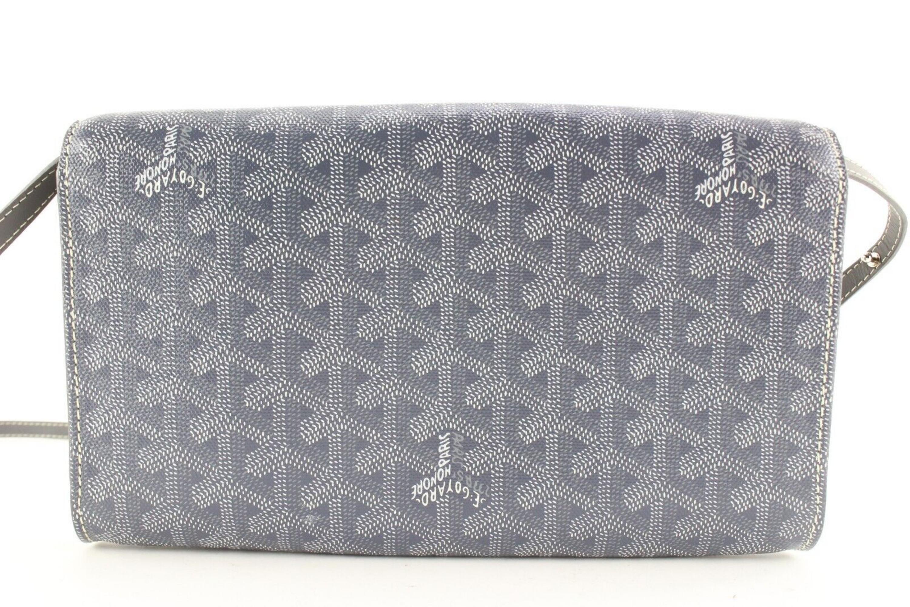 Goyard Grey Monte Carlo Crossbody Clutch with Strap 1GY0215 In Excellent Condition In Dix hills, NY