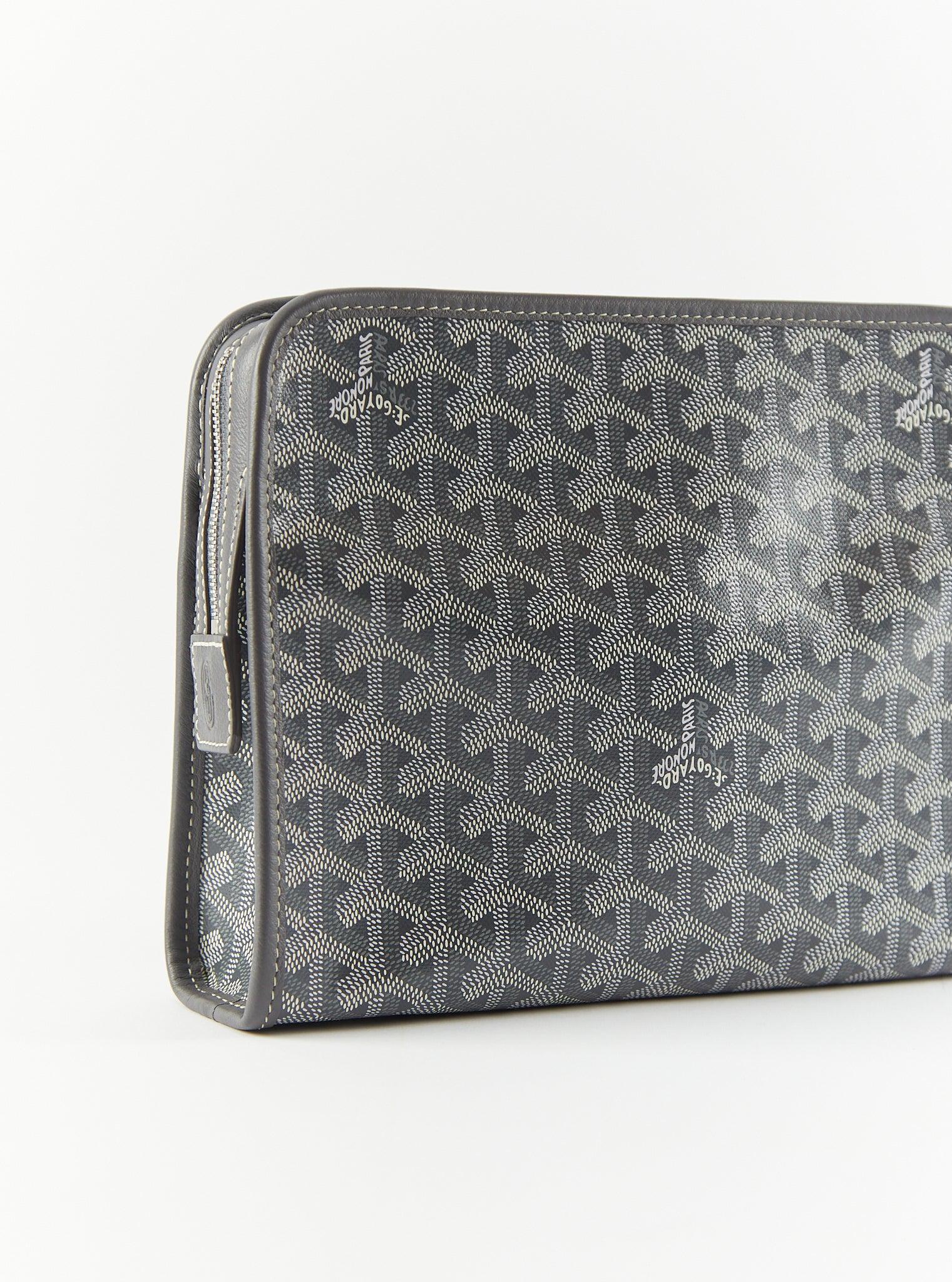 Gray GOYARD Jouvence MM Toiletry Bag in Grey For Sale