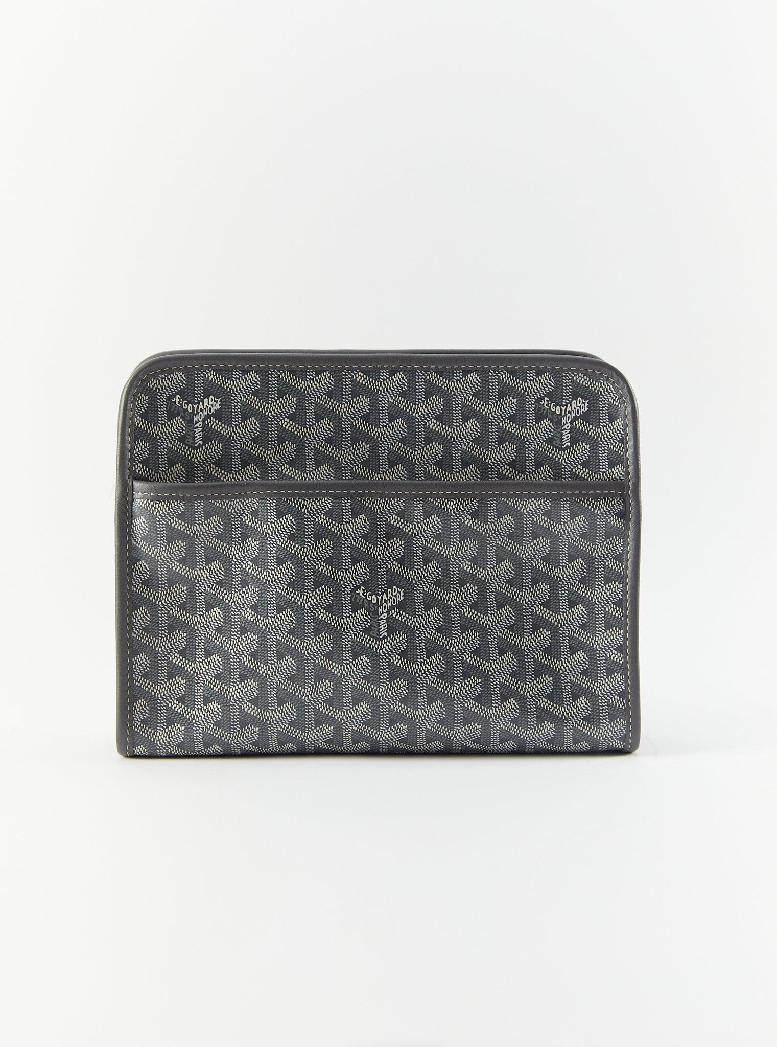 GOYARD Jouvence MM Toiletry Bag in Grey In Excellent Condition For Sale In London, GB