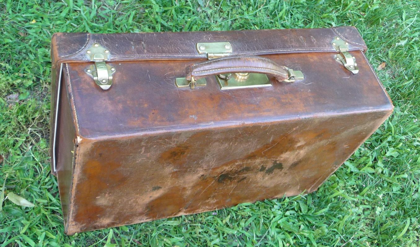 Mid-20th Century Goyard Leather Suitcase For Sale