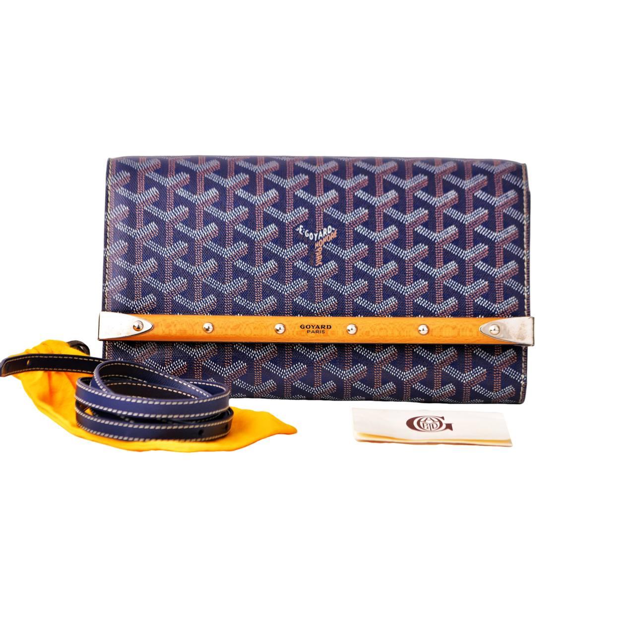 SKU	77701382
Comes With	Goyard Dust Bag, Shoulder strap
Date	2018
Model	Monte-Carlo
Serial Number	ID*******
Metal	Palladium
Materials	Goyardine Canvas, Cervon Calfskin, Wood
Condition	Excellent
Other Info	Dimensions: Approximately 25cm x 14cm x