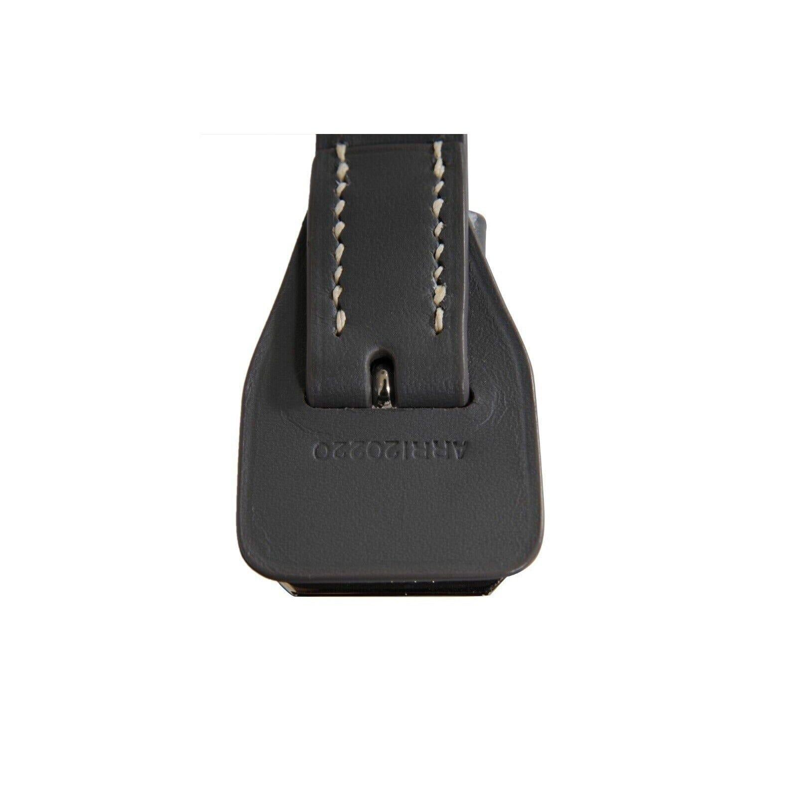 - Gris goyardine extérieur

- Permet de stocker huit montres

- Courroie extérieure avec matériel en palladium

- Coussins amovibles en cuir gris



Condit : 

La boîte est en excellent état, sans imperfections majeures, l'étui ne sera pas livré
