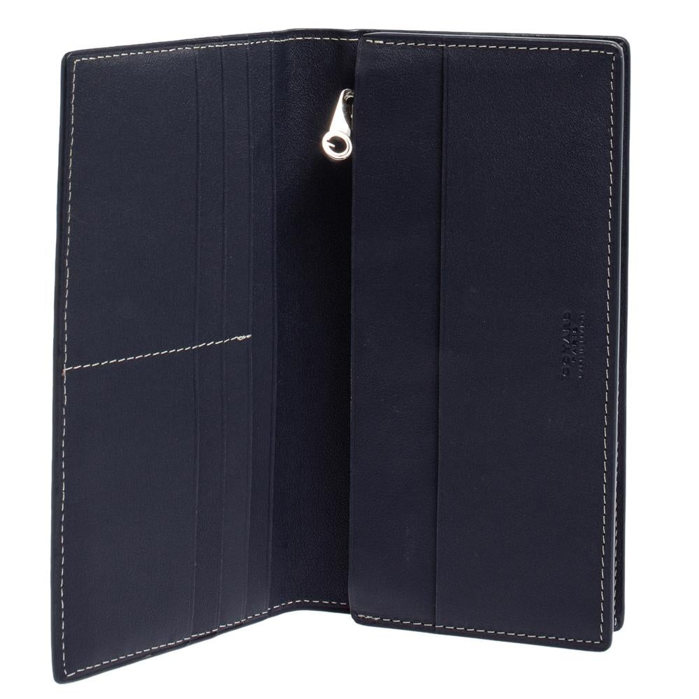 This wallet from Goyard brings along a touch of luxury and immense style. It comes crafted from coated Goyardine canvas and equipped with compartments and multiple slots just so you can neatly carry your cards and cash. Grab this navy blue wallet