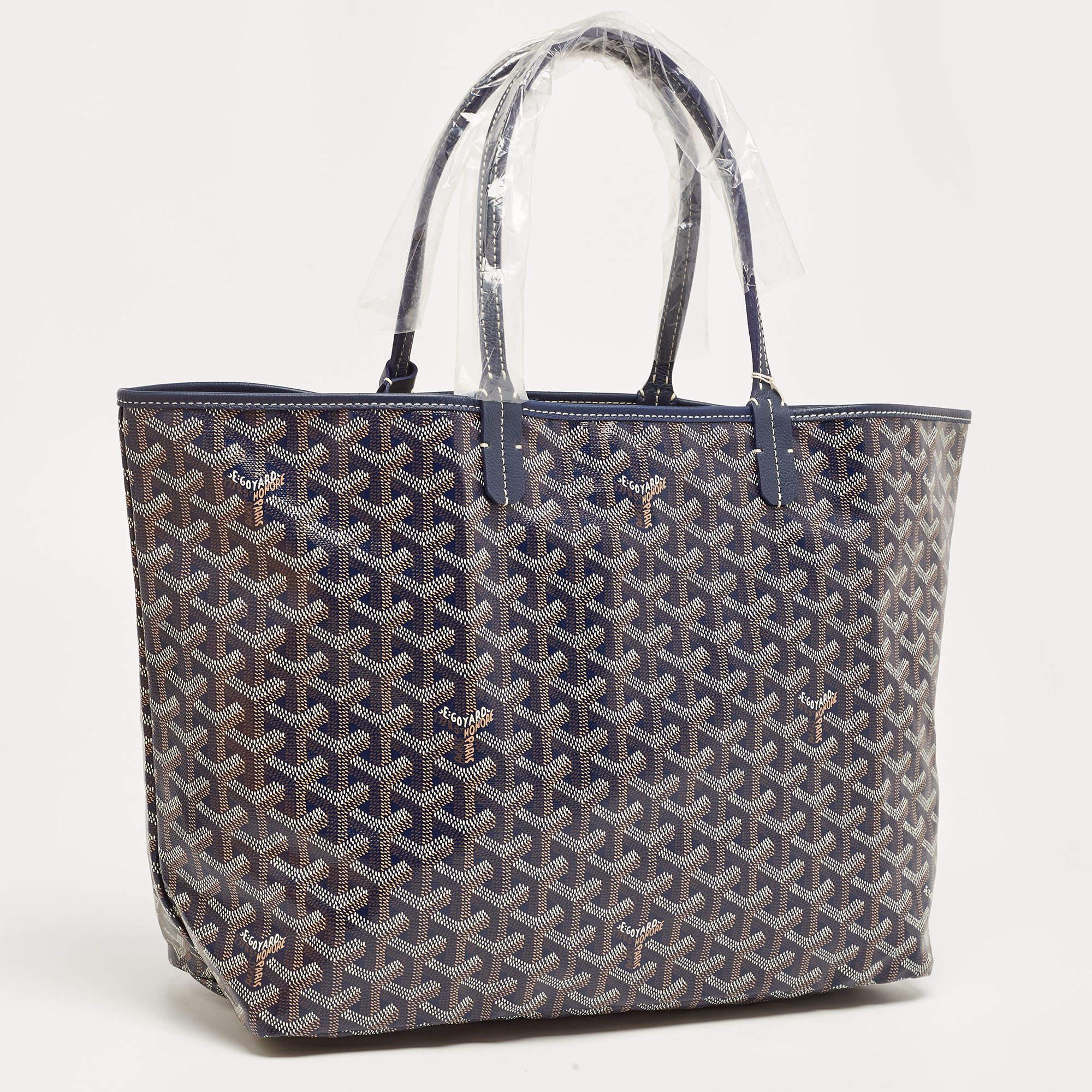 Carry everything you need in style thanks to this authentic Goyard tote. Crafted from the best materials, this is an accessory that promises enduring style and usage.

