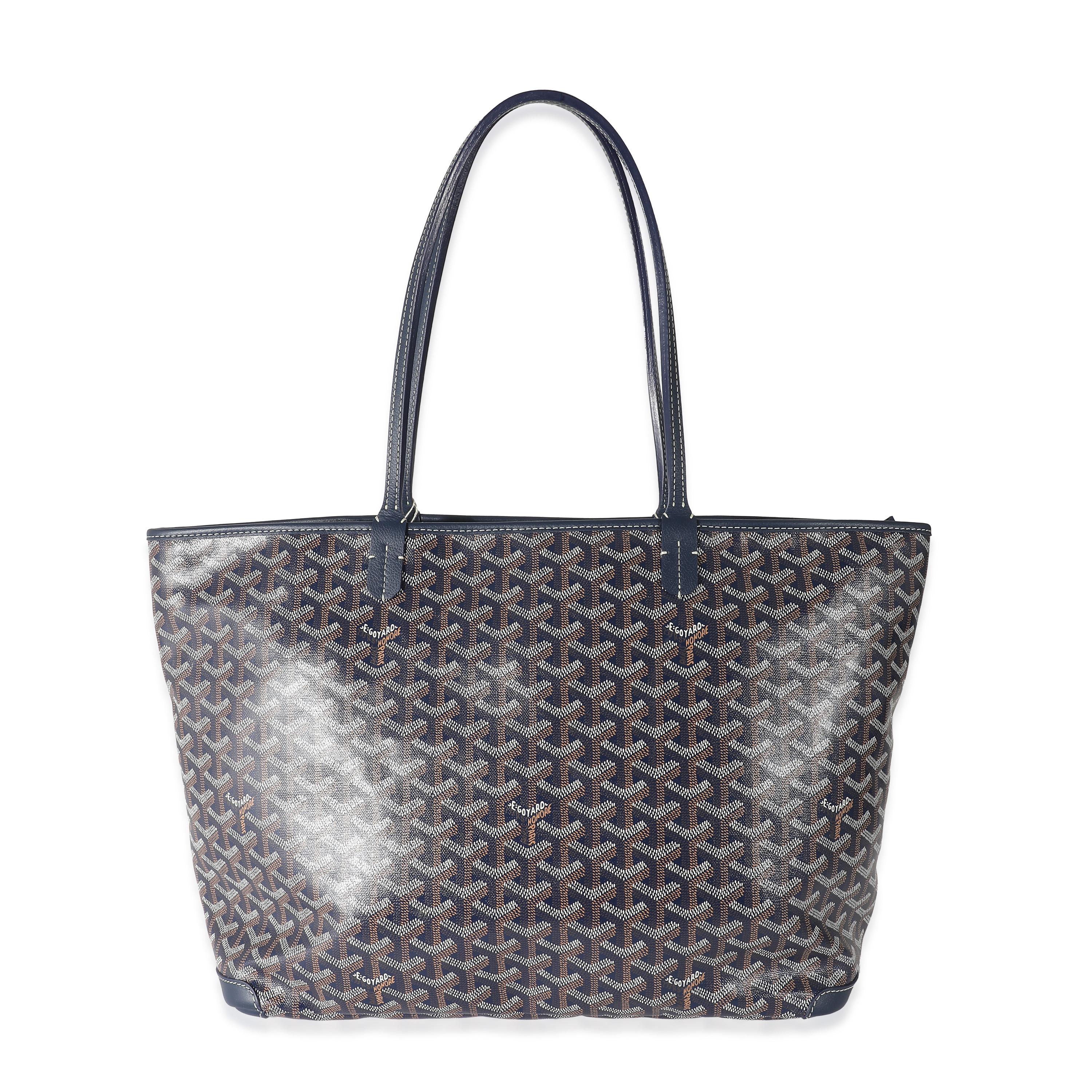 Listing Title: Goyard Navy Goyardine Artois MM
SKU: 134385
Condition: Pre-owned 
Handbag Condition: Excellent
Condition Comments: Item is in excellent condition and displays light signs of wear. Exterior scuffing to corners and along lining. Slight