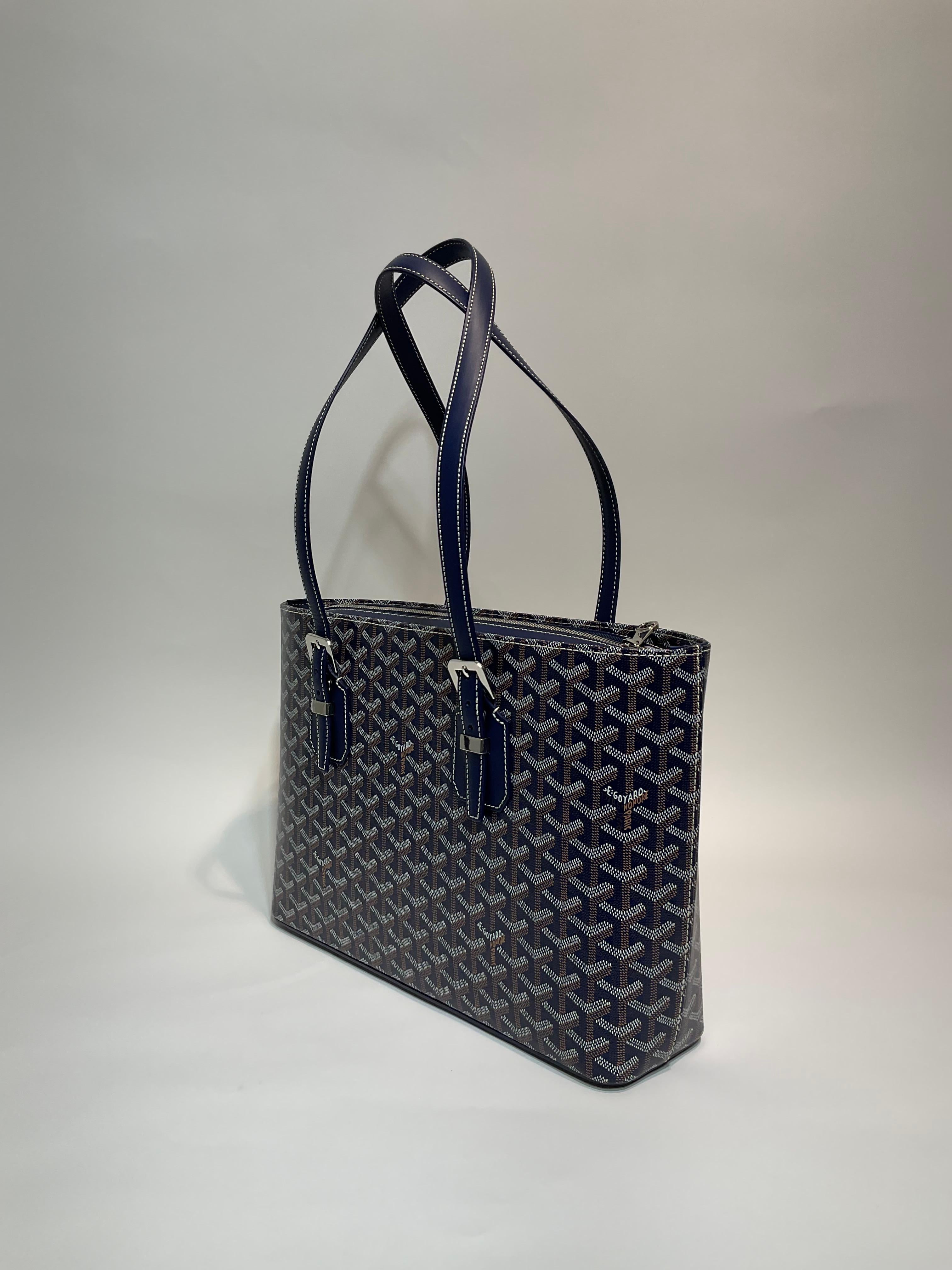 Goyard Navy Okinawa PM Tote In Excellent Condition For Sale In Palm Beach, FL