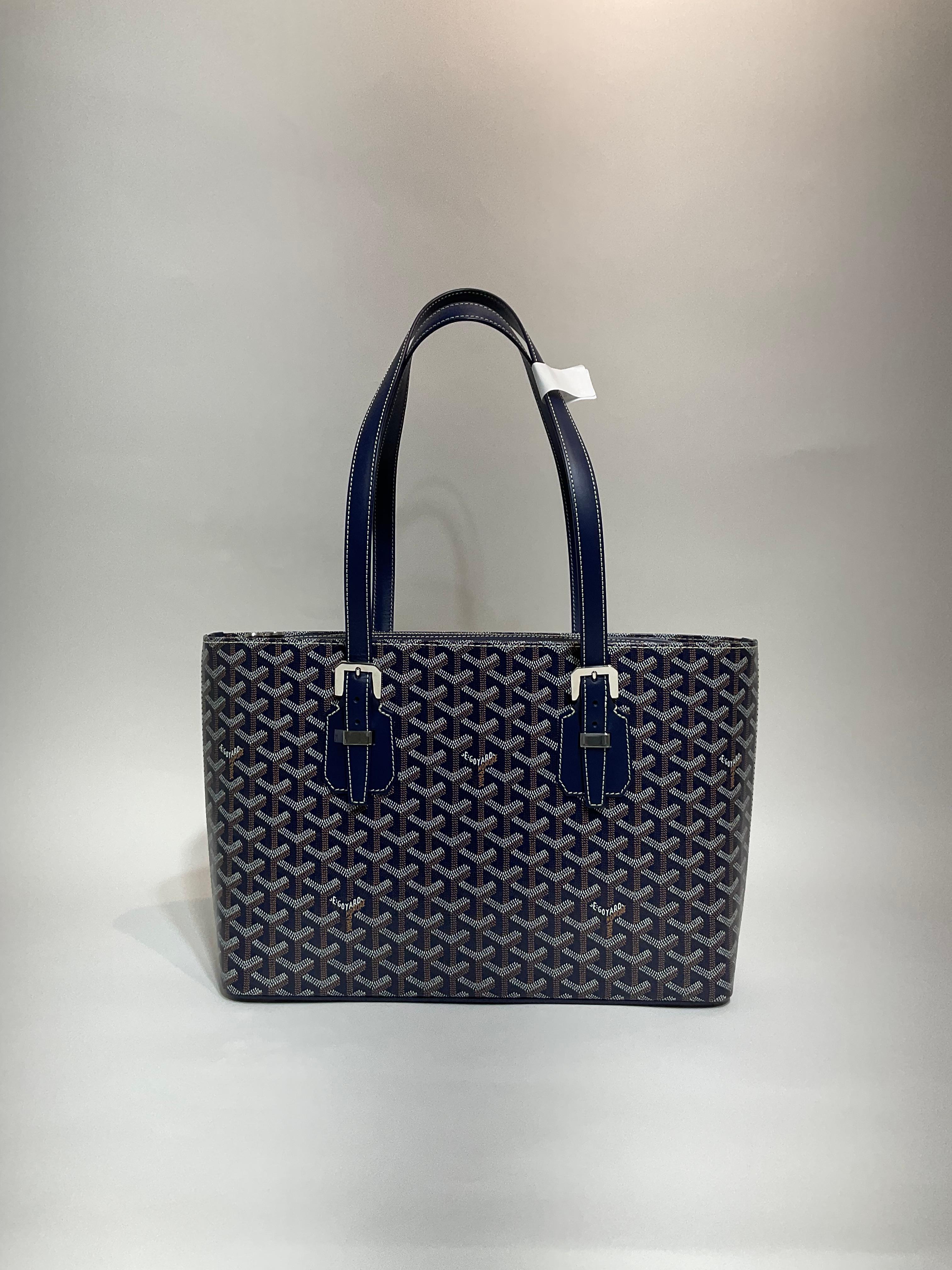 Goyard Navy Okinawa PM Tote In Excellent Condition For Sale In Palm Beach, FL