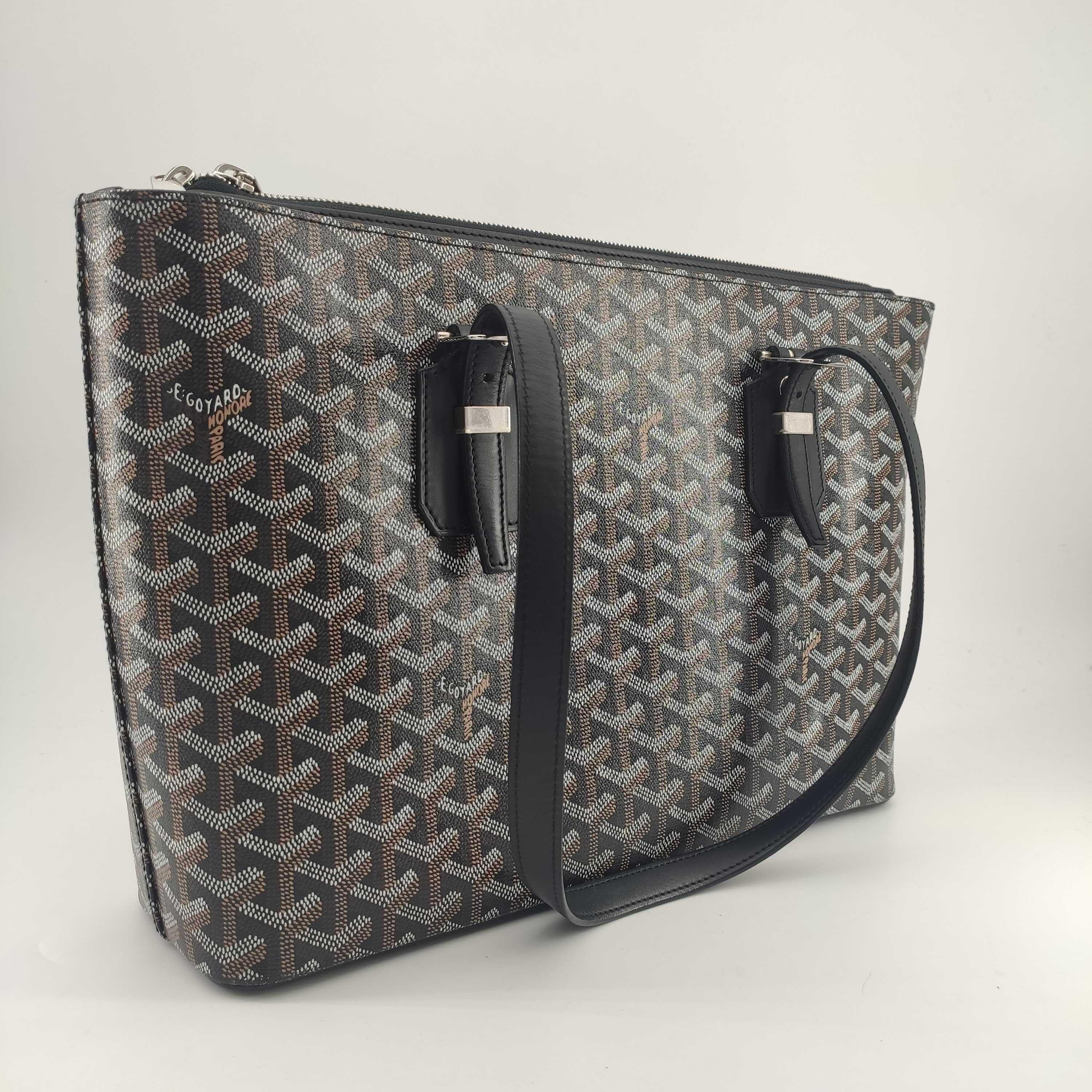 - Designer: GOYARD
- Model: Okinawa
- Condition: Very good condition. 
- Accessories: None
- Measurements: Width: 36cm, Height: 25cm, Depth: 10cm
- Exterior Material: Canvas
- Exterior Color: Black
- Interior Material: Cloth
- Interior Color: