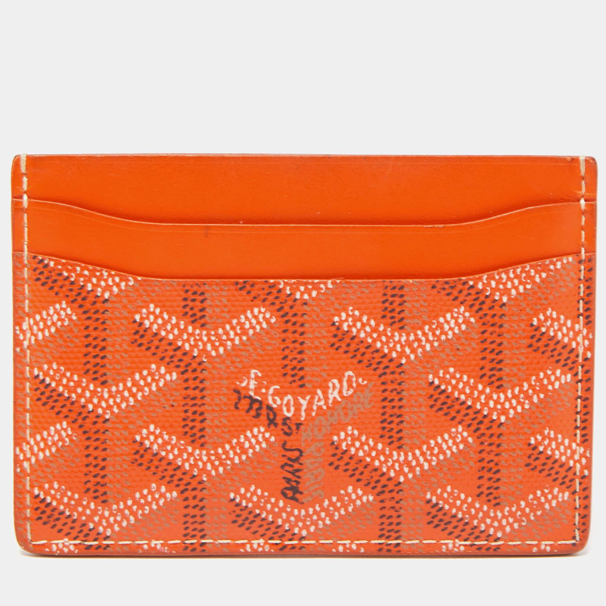 Functional and stylish, this Saint Sulpice cardholder from Goyard is your next best buy. Crafted from the signature Goyardine coated canvas, this orange card holder features card slots and leather lining on the insides. It is sleek and can be