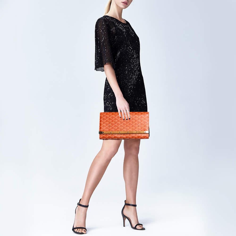 Luxuriously crafted by the experts at Goyard  this Monte Carlo Bois clutch is a must have accessory for fashion lovers. Crafted in Goyardine coated canvas  this clutch carries a sleek silhouette with a wood trim and silver tone studs on the flap.