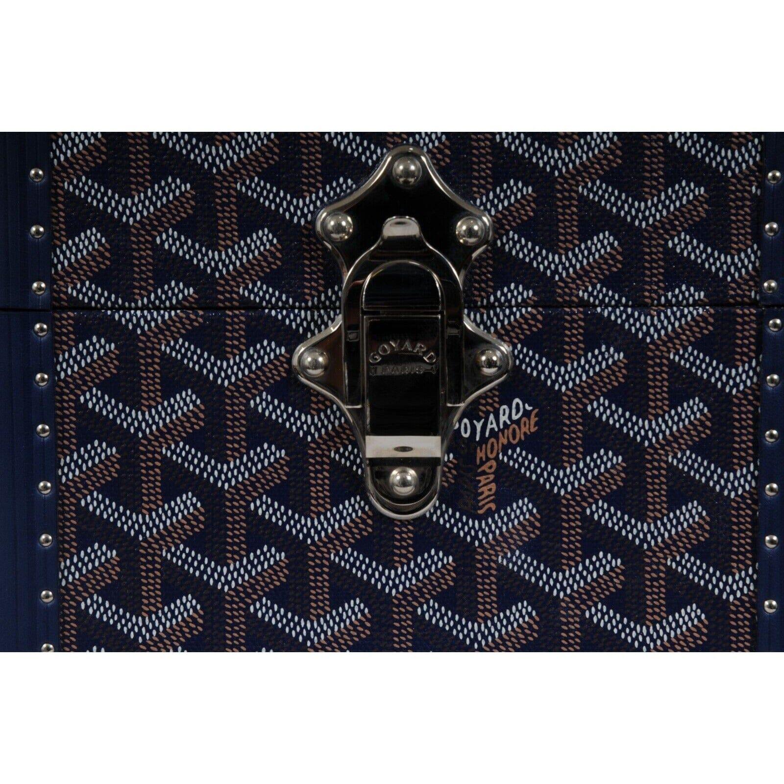 - Blue exterior

- Three interior trays

- 1 mirror

- Comes with dustbag



Condition: 

The box is in overall great condition with no major imperfections 



Measurements: ( Approximately In Inches ) 

7 L x 7 W x 6 H