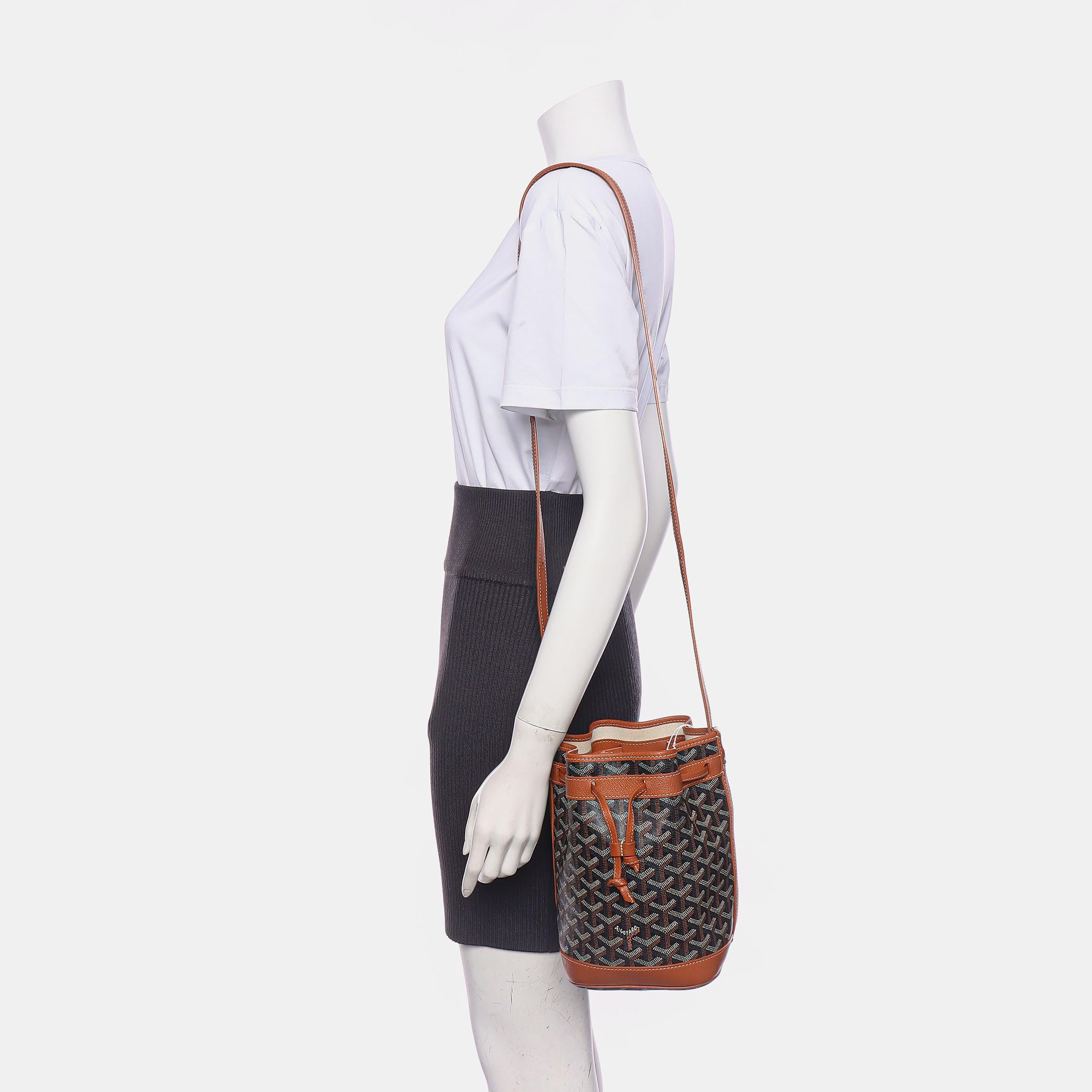 Condition: EXCELLENT

Light rubbing along the strap. Color was professionally touched up on the corners. Light stains on the inside. 

DETAILS
Brand: Goyard
Model: Petit Flot
Origin Country: France
Interior Material: Canvas
Hardware Color: