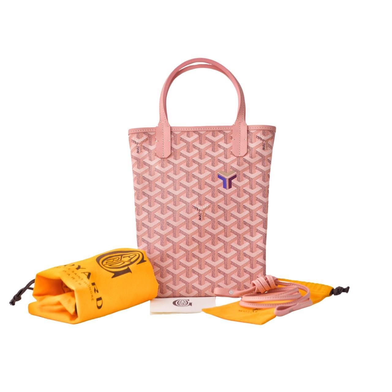 SKU	33301389
Comes With	Goyard Dust Bag, Shoulder strap
Model	Poitiers Tote Claire Voie
Serial Number	AD*******
Materials	Goyardine Canvas
Condition	Excellent
Other Info	Dimensions: Approximately 24cm x 17.5cm
______________________________________