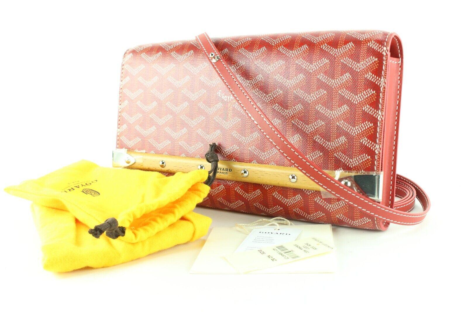 Goyard Red Chevron Monte Carlo Bois Crossbody Flap 1GY0301
Date Code/Serial Number: ATS020194

Made In: France

Measurements: Length: 9.75 