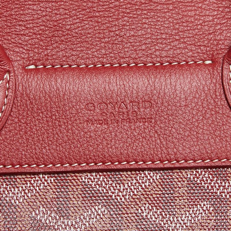 The Alpin Mini is a re-invented version of Goyard's Alpin backpack, a design that's inspired by the bags carried by mountaineers. Although sized down, the Mini is a flexible creation that presents versatile styling options. Meticulously cut and
