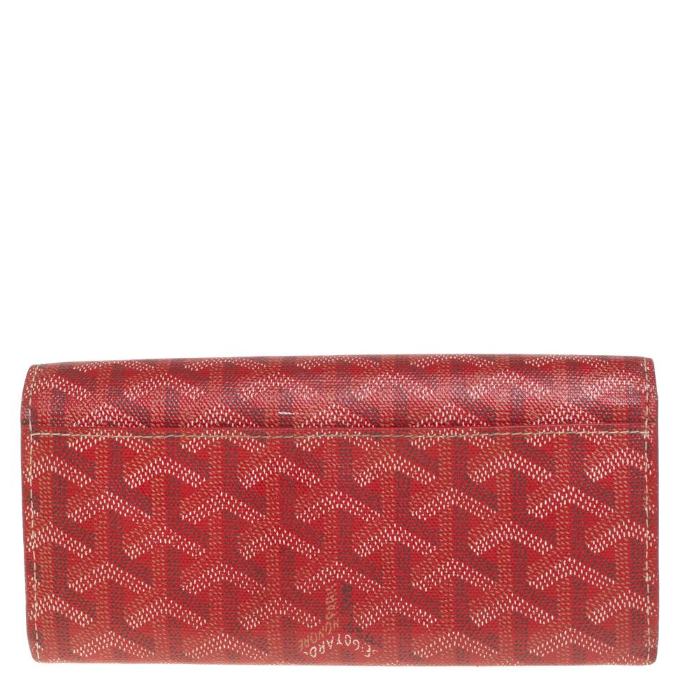 Luxuriously crafted by the experts at Goyard, this red wallet is a must-have accessory for fashion lovers. Crafted in France from the brand's signature Goyardine coated canvas, this wallet carries a sleek silhouette and a leather-lined interior. The