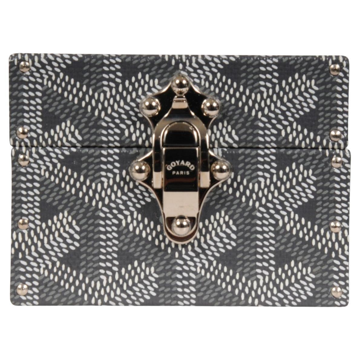 How do you spot a fake Goyard?