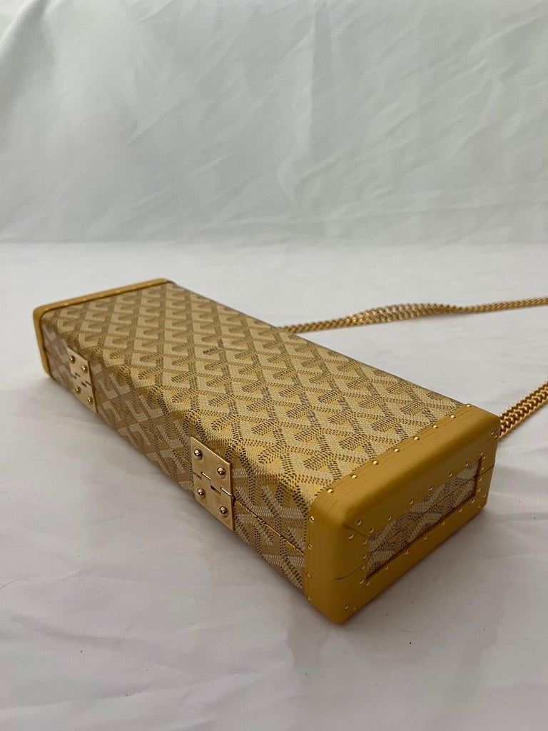 Goyard box clutch clearance