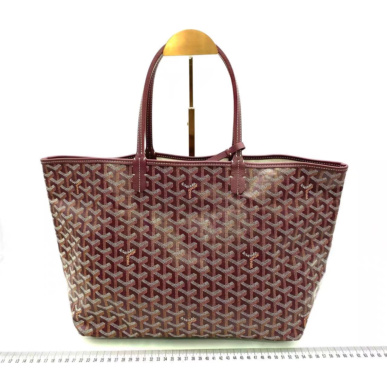 Goyard Saint Louis PM Medium Burgundy Goyardine Tote 2020
Il s'agit de photos professionnelles du sac offert par Luxbags.
ÉTAT : EXCELLENT
DÉTAILS

Goyard
Saint Louis
Bourgogne
Taille PM/ Moyenne
Largeur 34 x Hauteur 28 x Profondeur 15cm√ä
Largeur